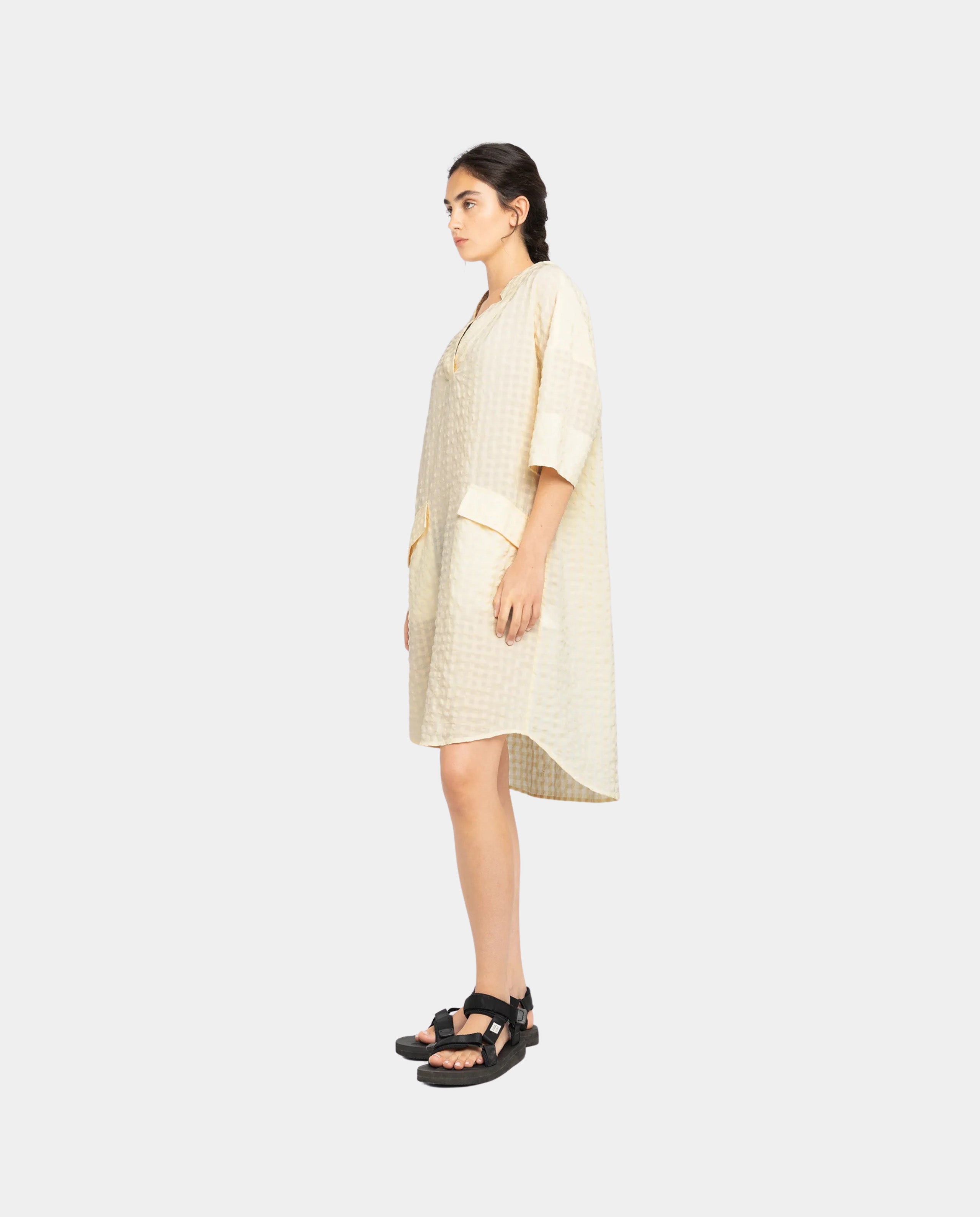 Marché Commun robe en coton bio écru gaufrée Loreak Mendian
