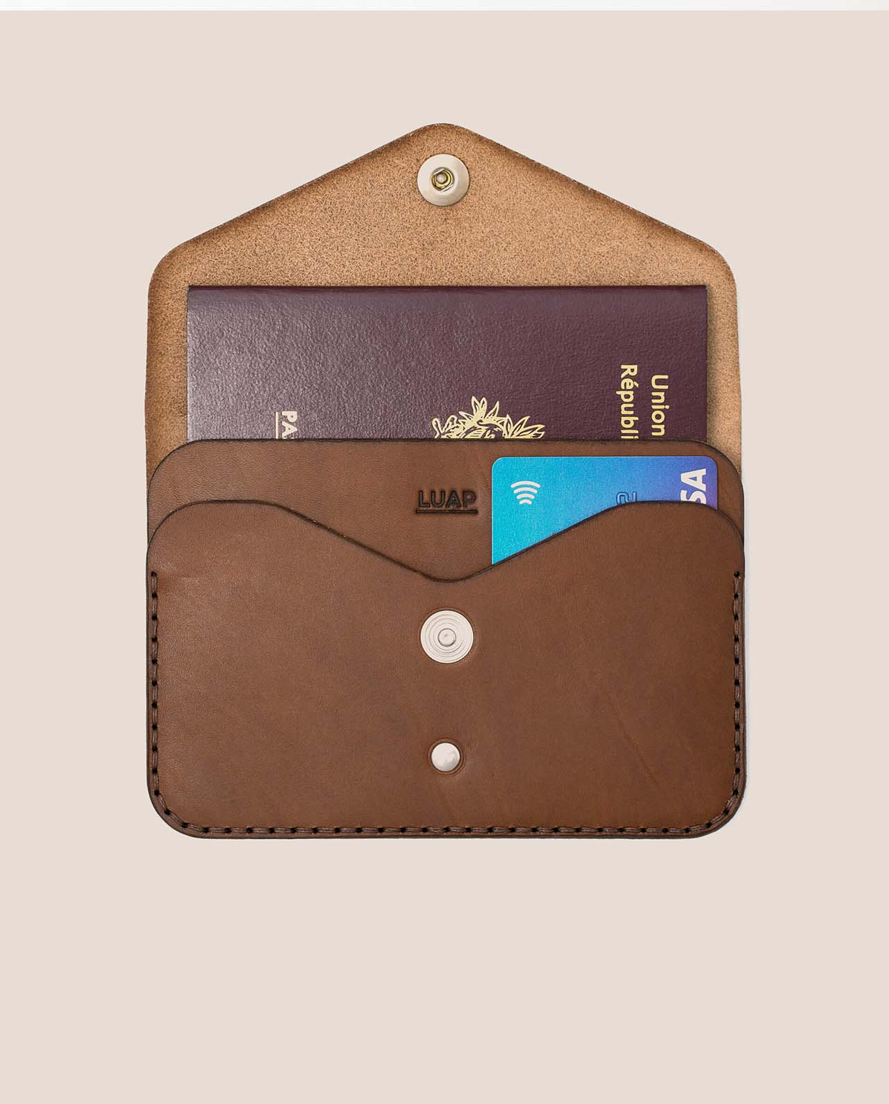 marché commun luap porte passeport cuir tannage végétal accessoire maroquinerie voyage responsable fabriqué en France noir