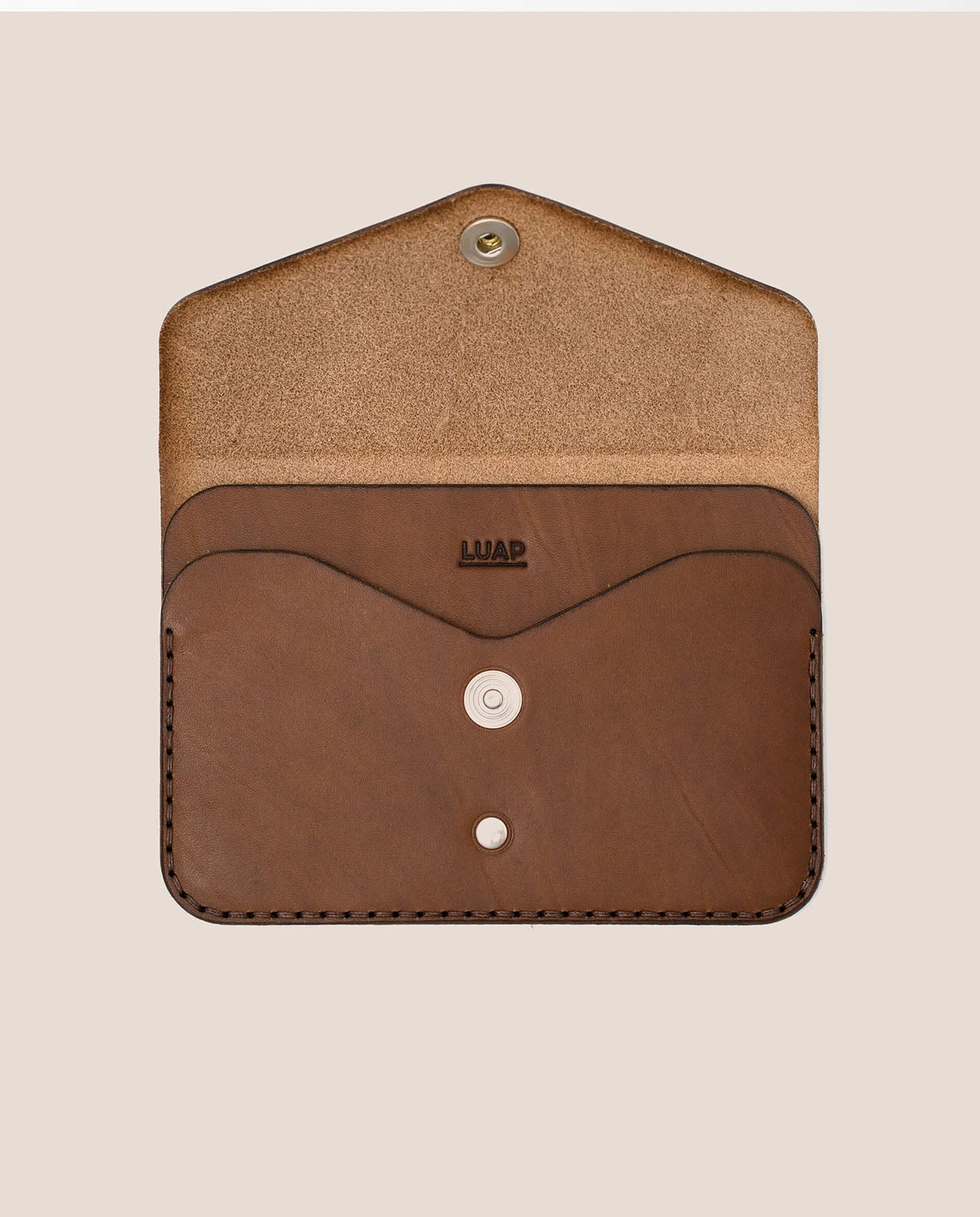 marché commun luap porte passeport cuir tannage végétal accessoire maroquinerie voyage responsable fabriqué en France noir