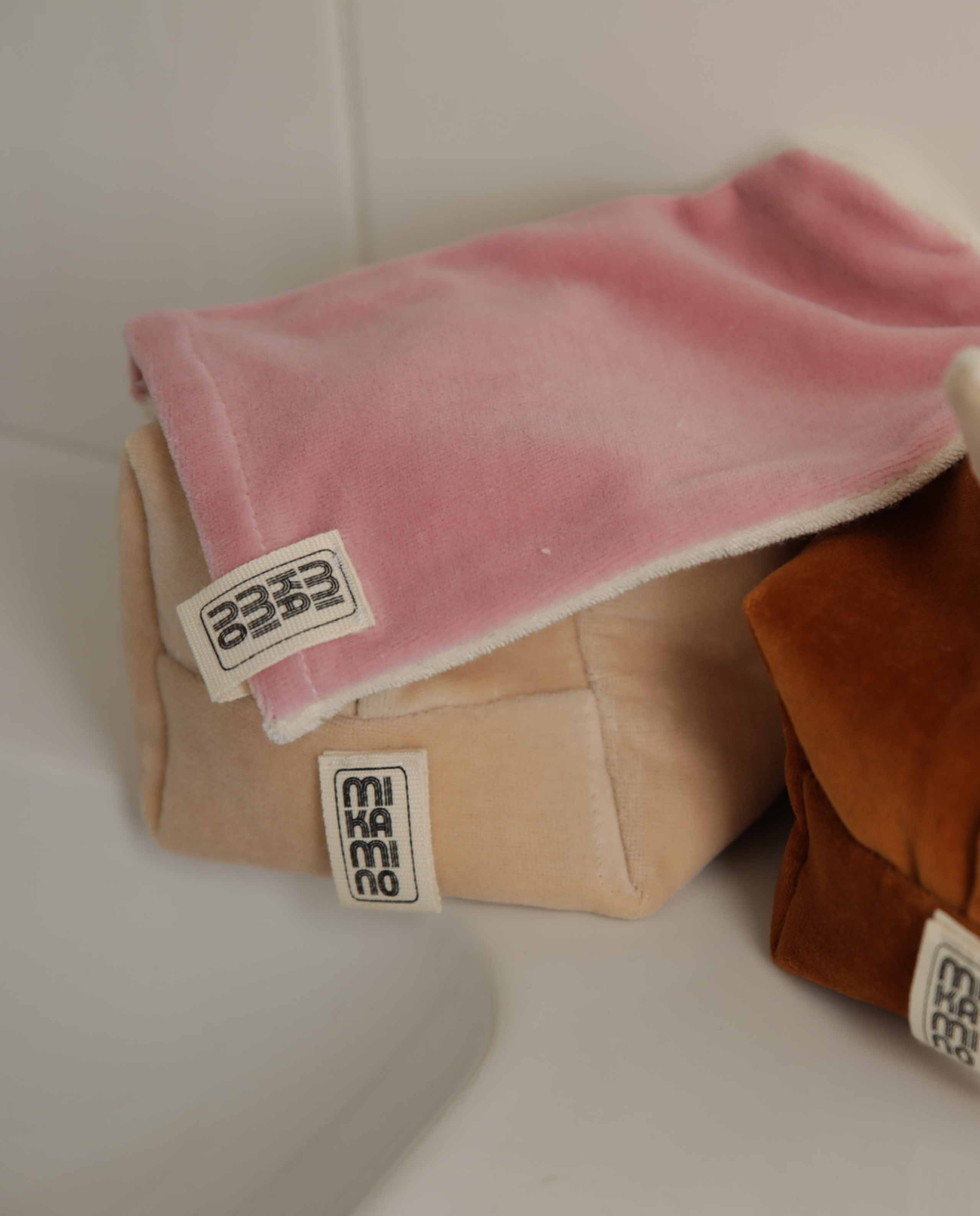 Distributeur pour carrés démaquillants en coton bio