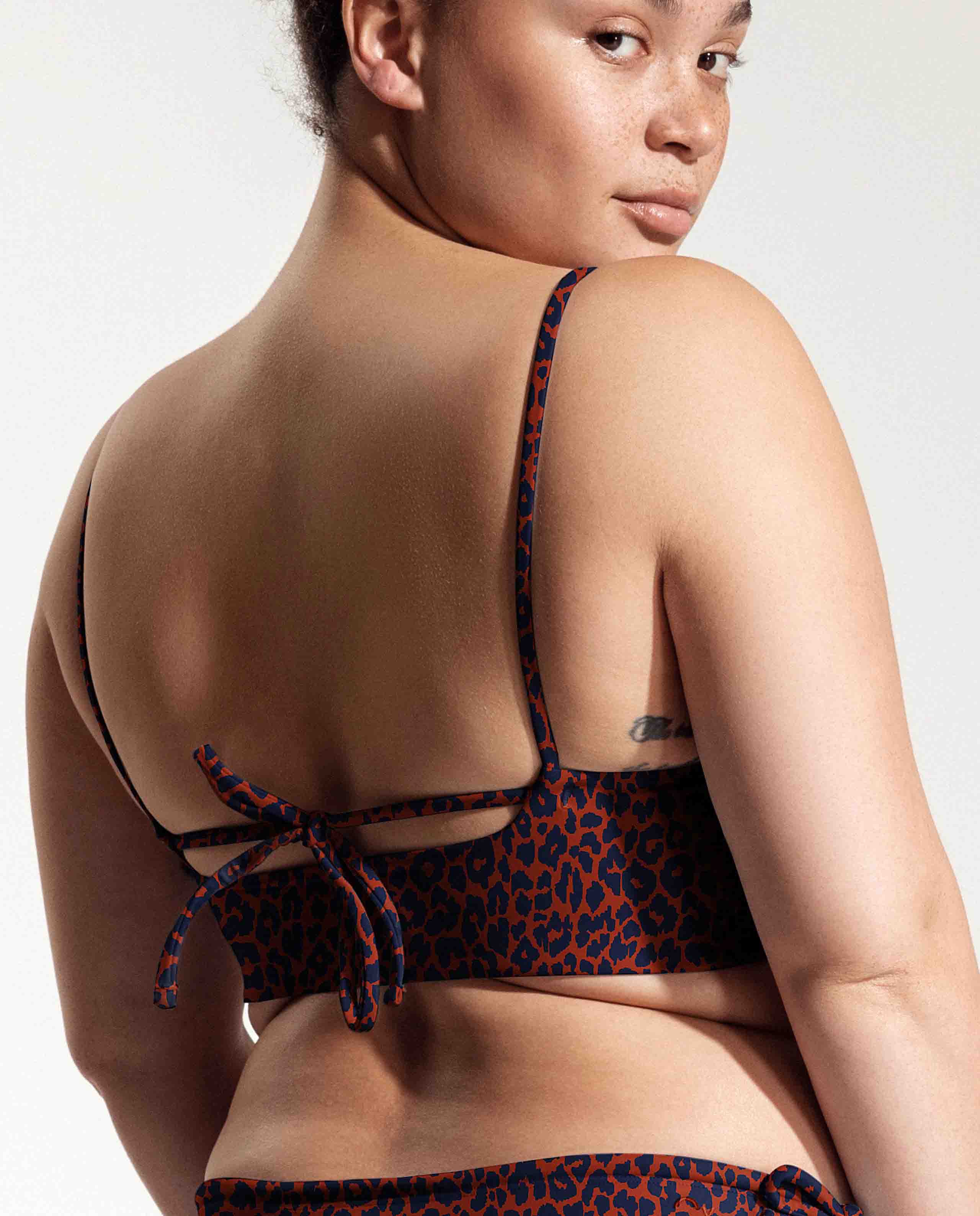 marché commun oy surf haut maillot bandeau recyclé imprimé léopard bleu rouge