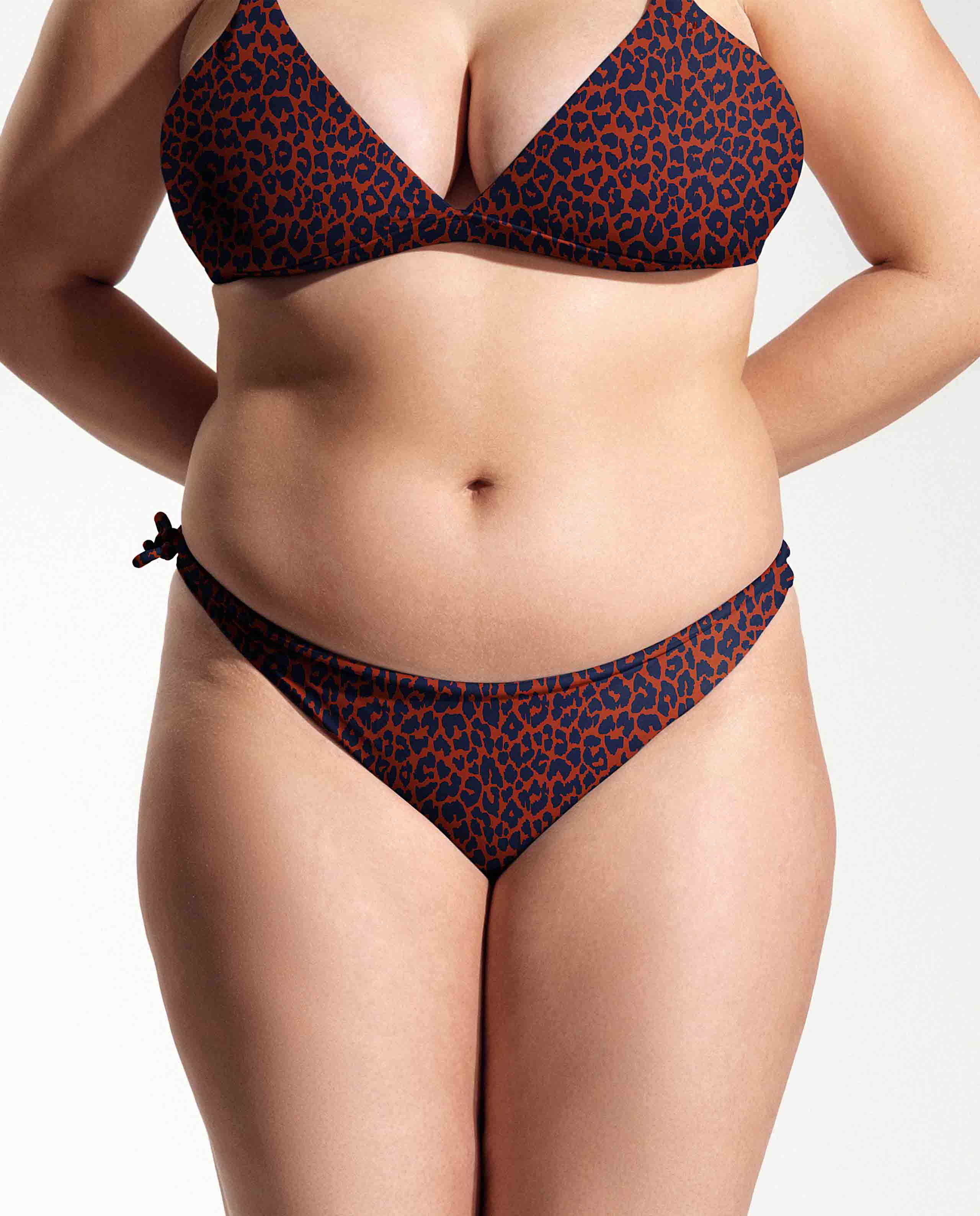 marché commun oy surf bas de maillot recyclé imprimé léopard bleu rouge