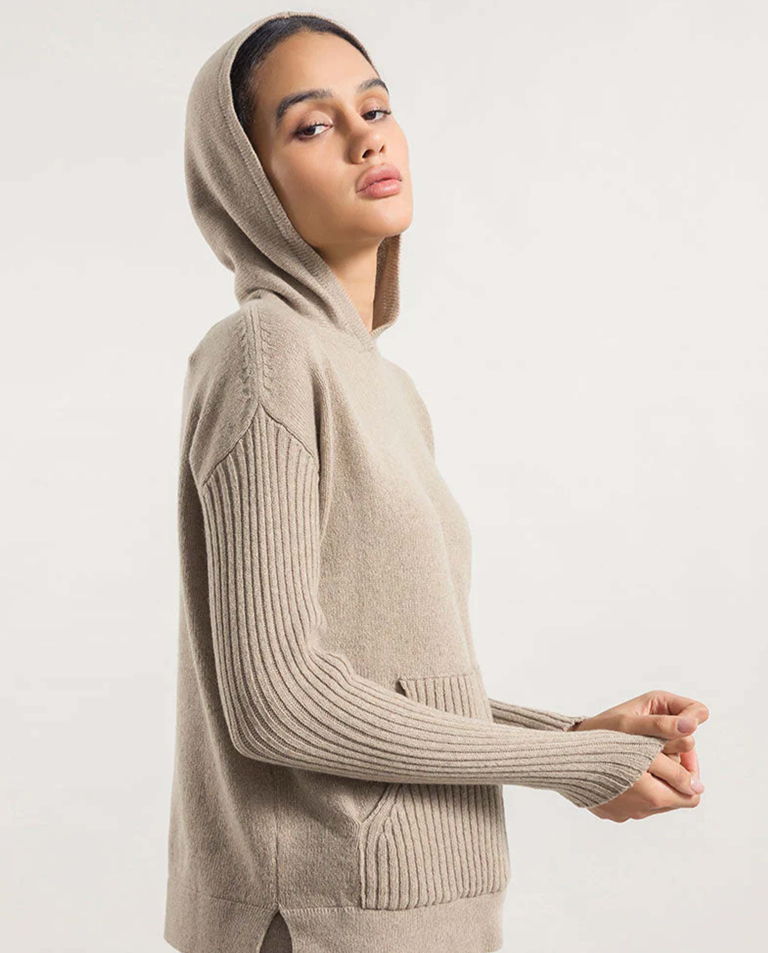 Marché Commun Sweat à capuche en cachemire et laine recyclés beige sable rifo