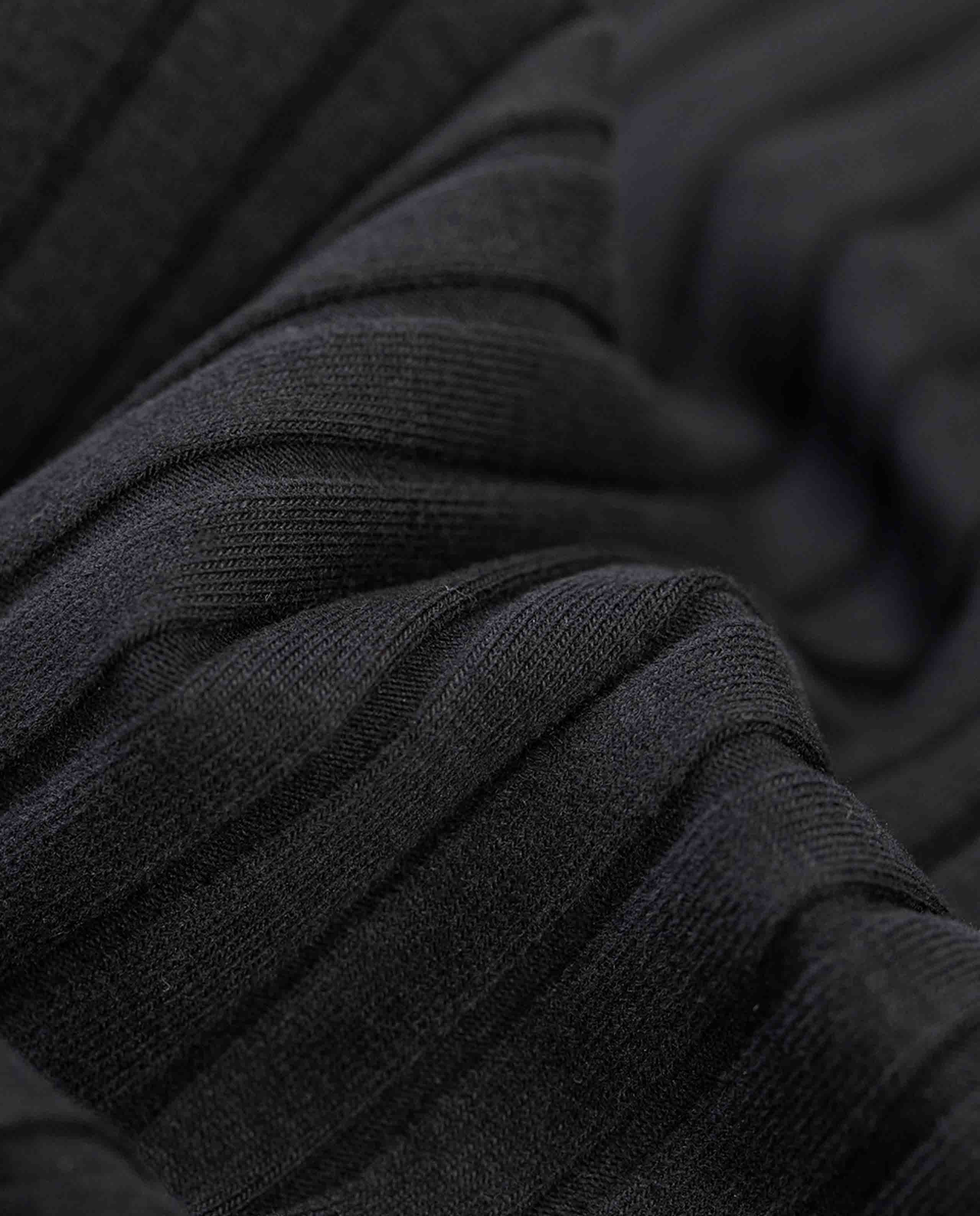 Marché Commun short cycliste cotelé en coton bio noir rotholz