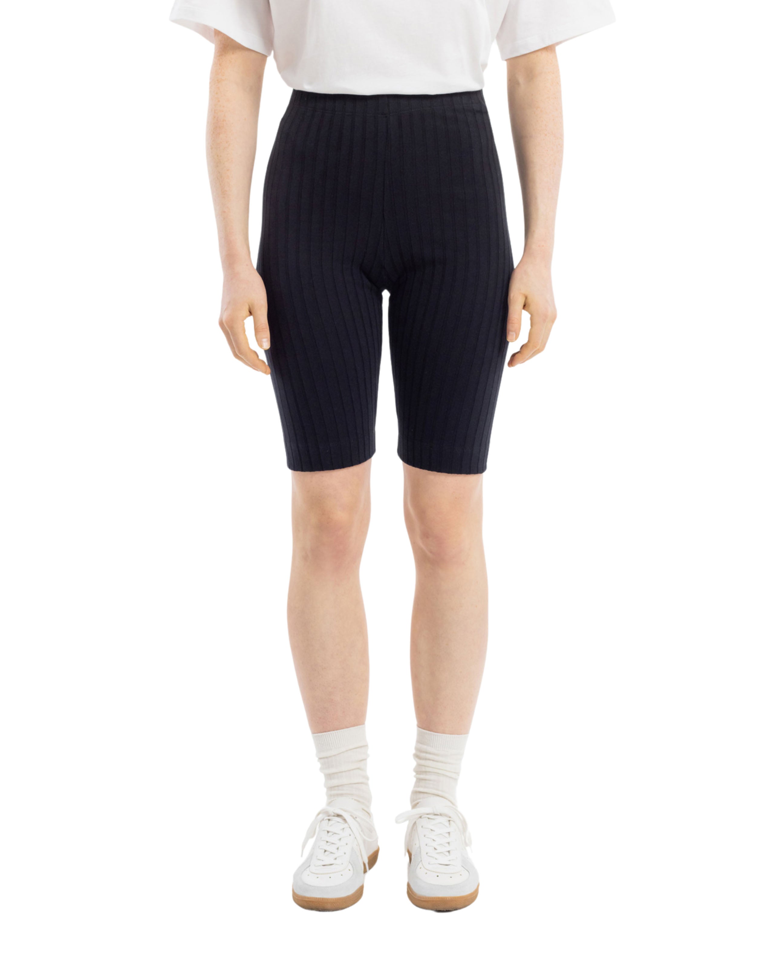 Marché Commun short cycliste cotelé en coton bio noir rotholz