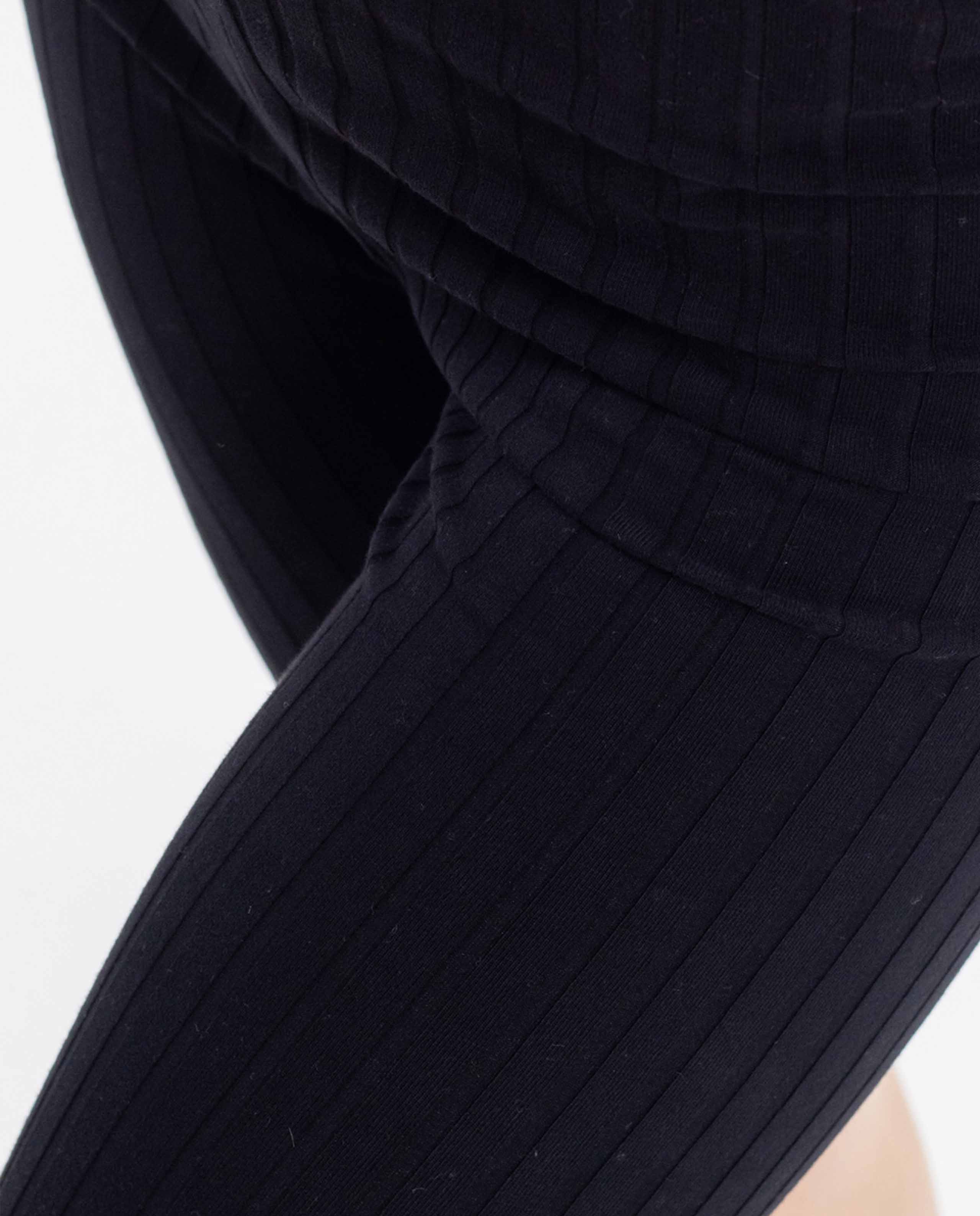 Marché Commun short cycliste cotelé en coton bio noir rotholz