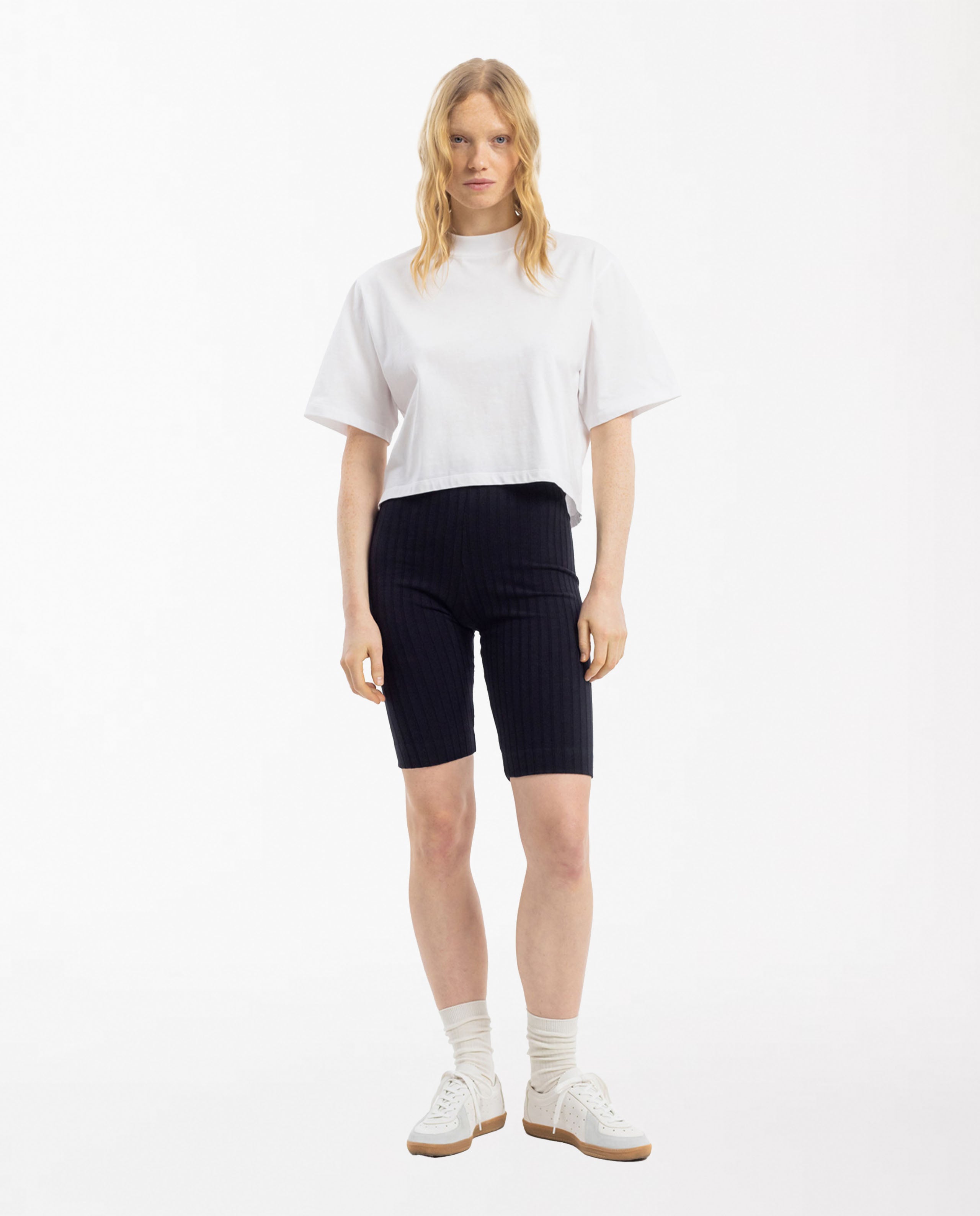 Marché Commun short cycliste cotelé en coton bio noir rotholz