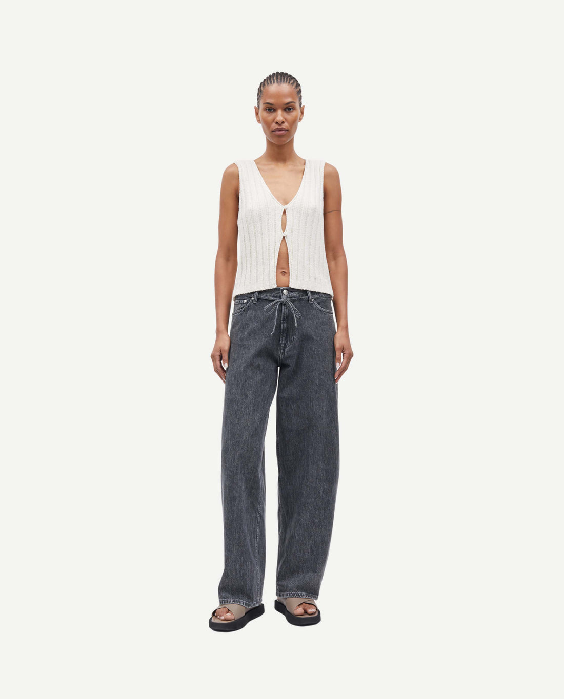 marché commun jean large en coton bio gris anthracite samsoe samsoe