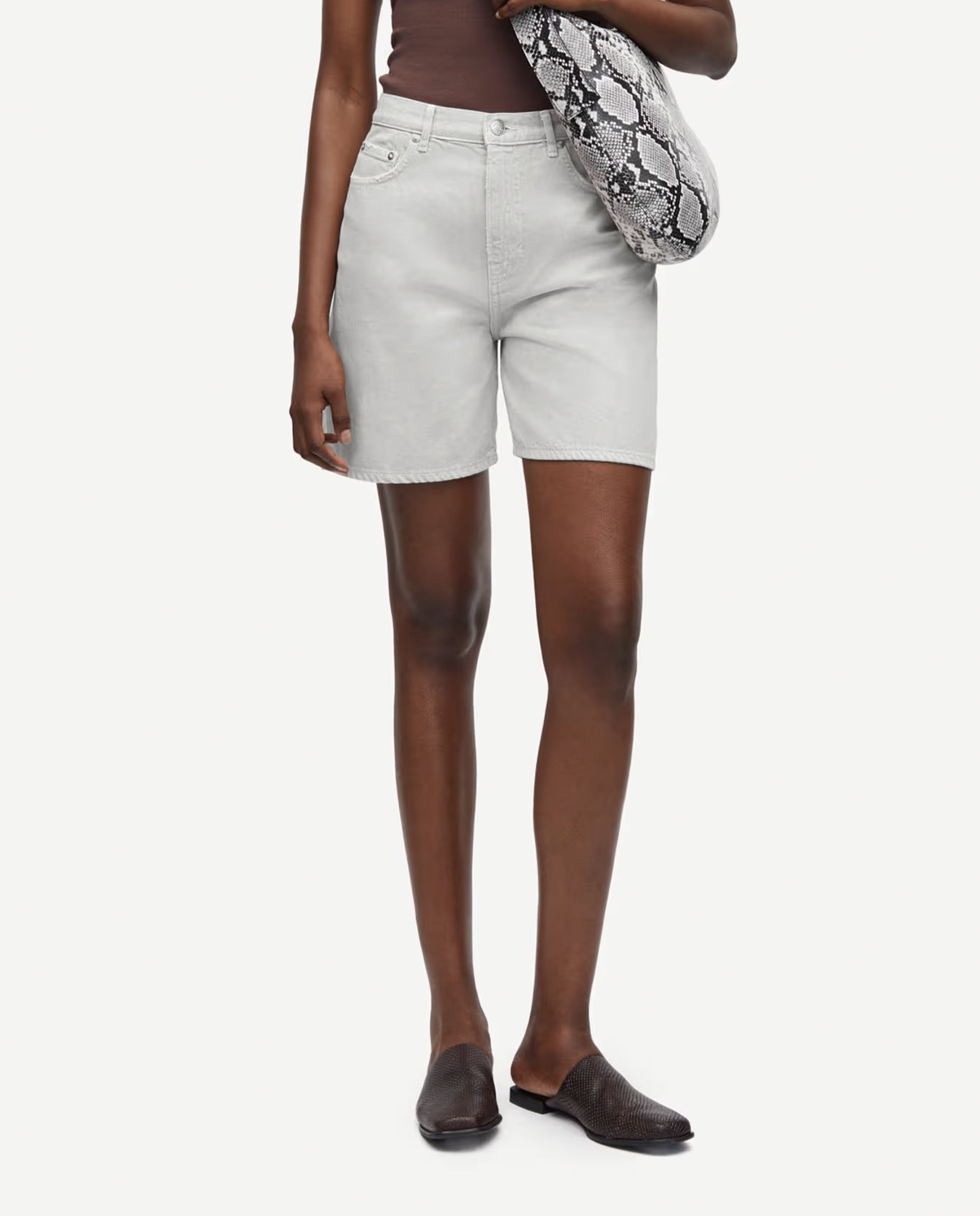 marché commun bermuda en denim bio blanc samsoe samsoe