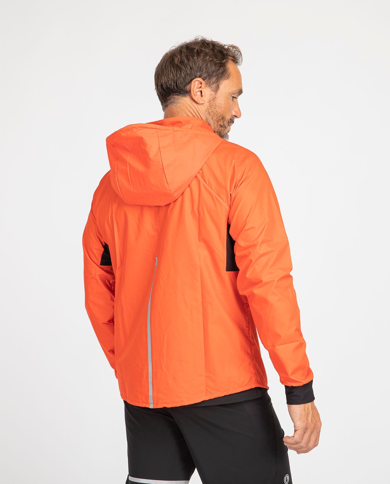 marché commun nosc veste de sport homme coupe vent déperlante recyclée fabriquée en Europe éco-responsable éthique orange