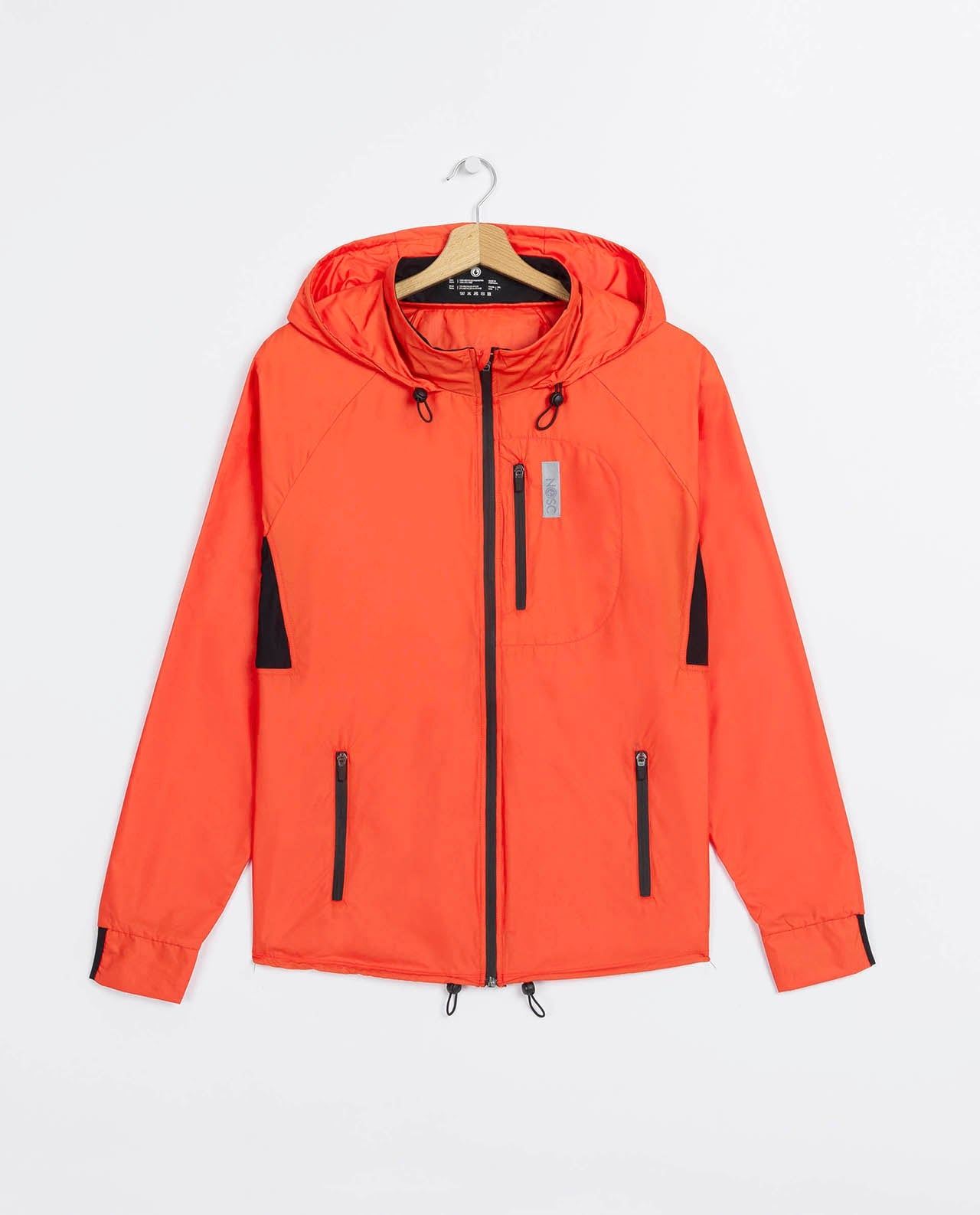 marché commun nosc veste de sport homme coupe vent déperlante recyclée fabriquée en Europe éco-responsable éthique orange