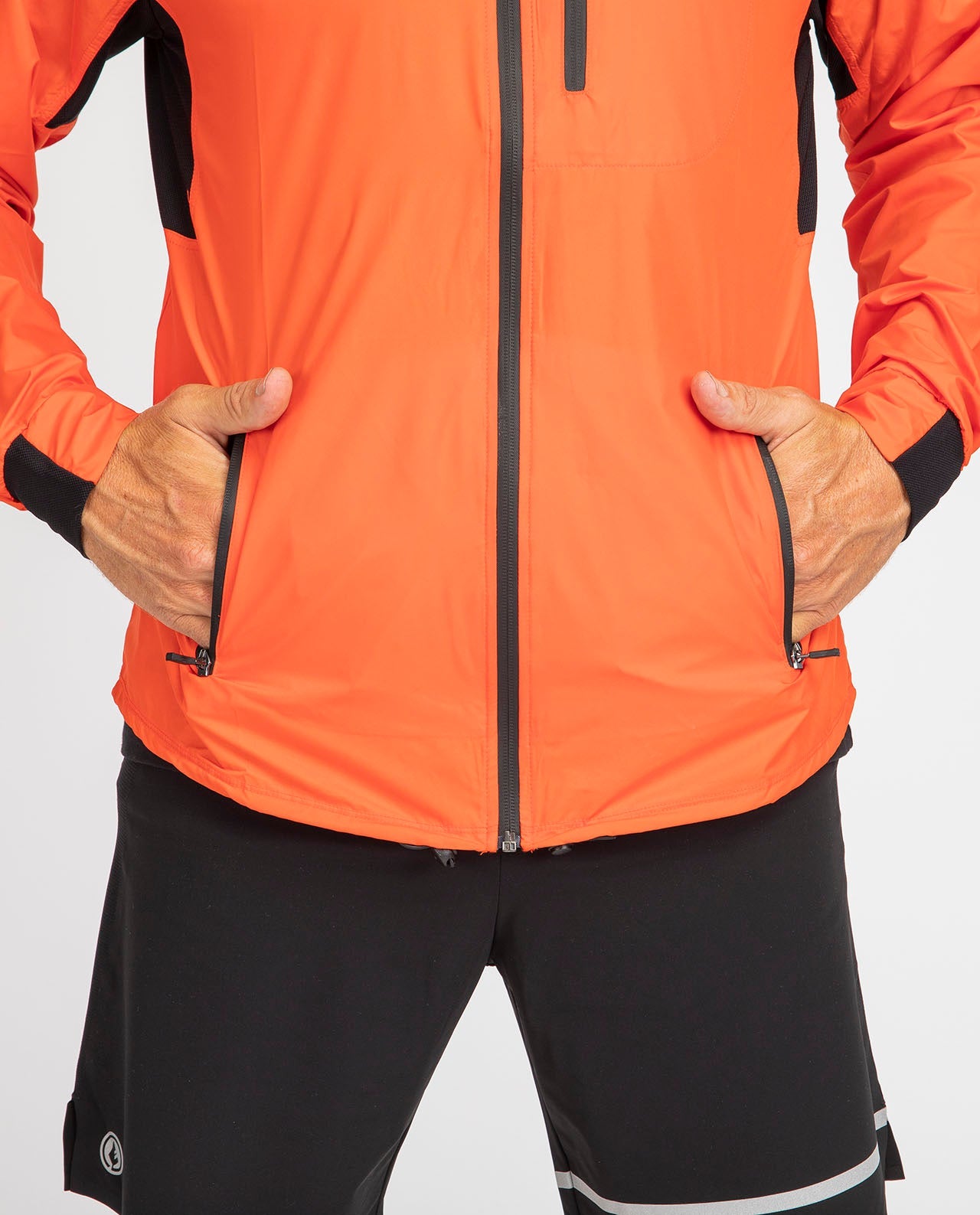 marché commun nosc veste de sport homme coupe vent déperlante recyclée fabriquée en Europe éco-responsable éthique orange