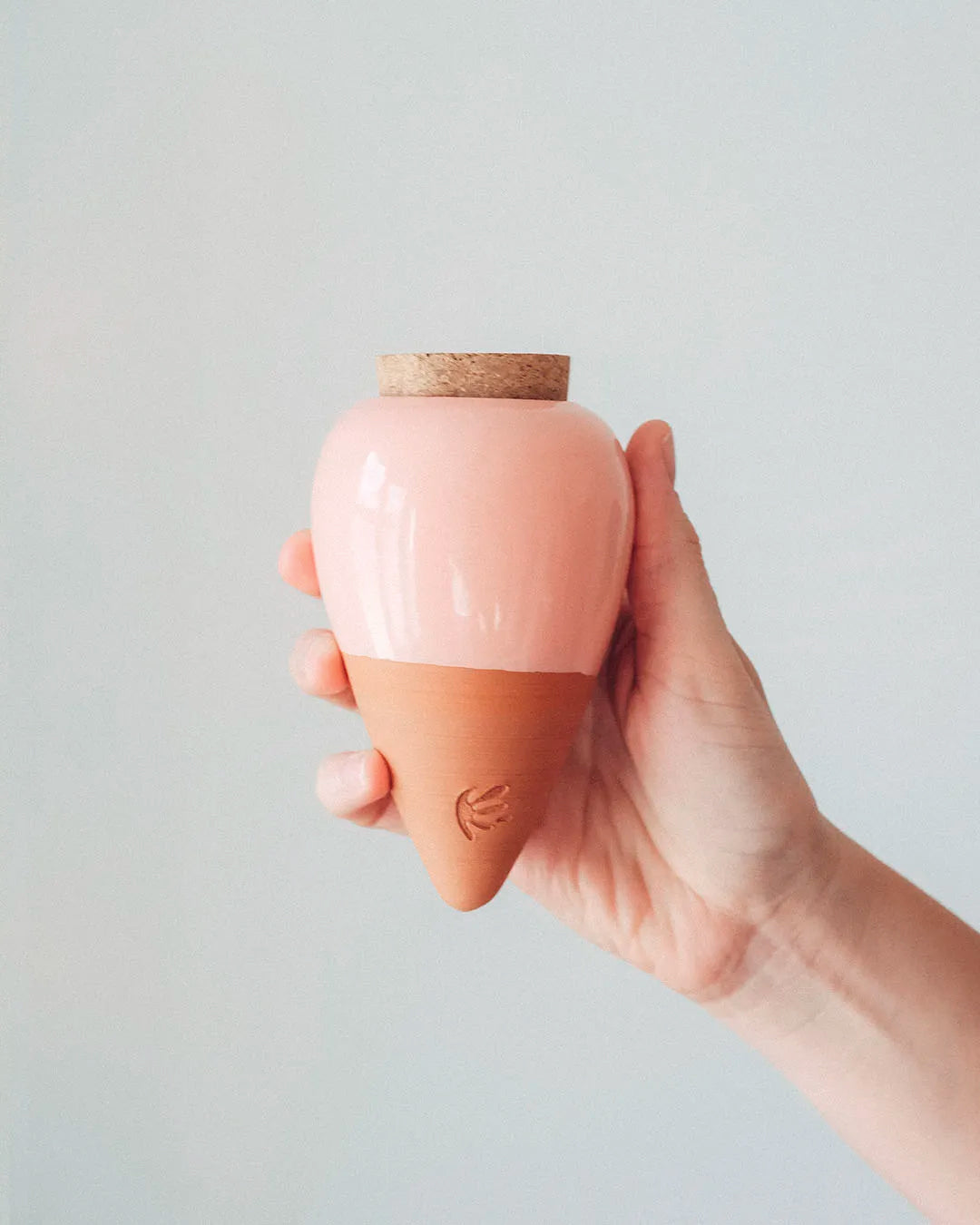 marché commun pépin olla arrosage plantes argile rose corail design écologique