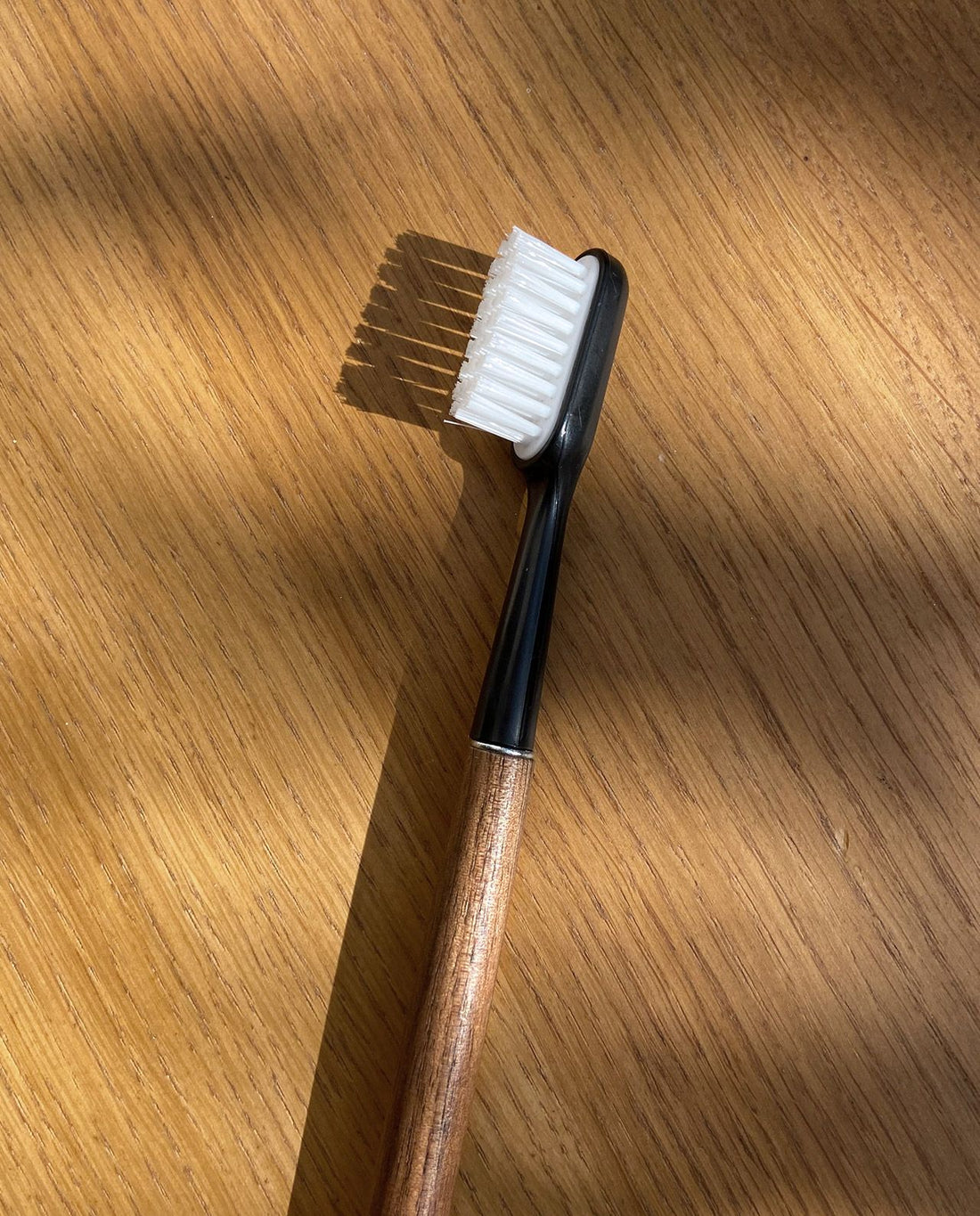 marché commun caliquo brosse à dents écologique en bois fabriquée en France rechargeable zéro déchet noyer