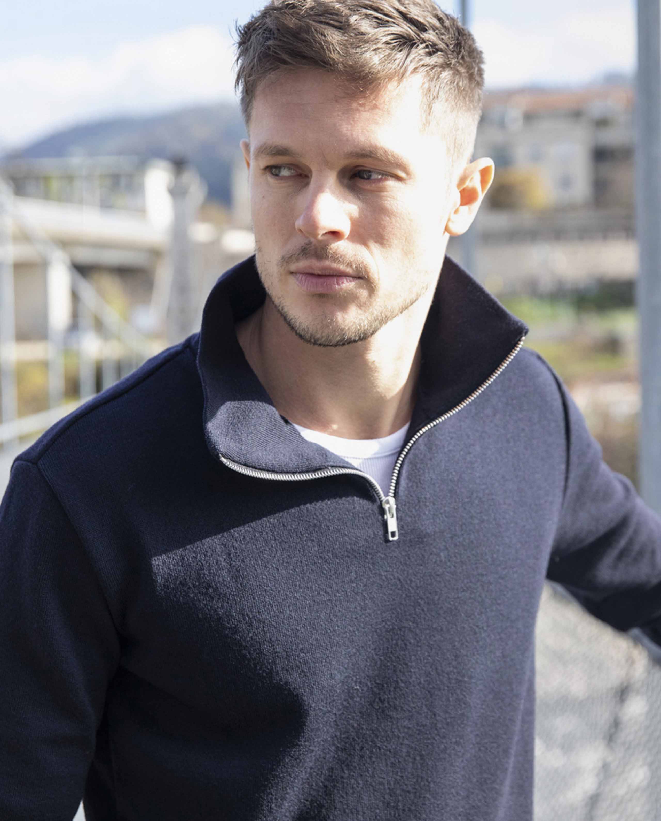 marché commun cabane pull camioneur laine mérinos extra fine homme éthique fabriqué en france bleu marine