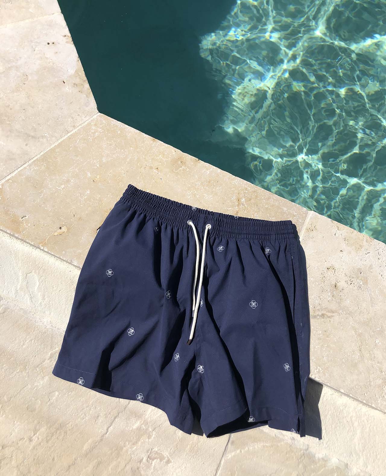 marché commun calanque swimwear maillot de bain homme polyester recyclé brodé éco-responsable éthique bleu marine noeuds marins