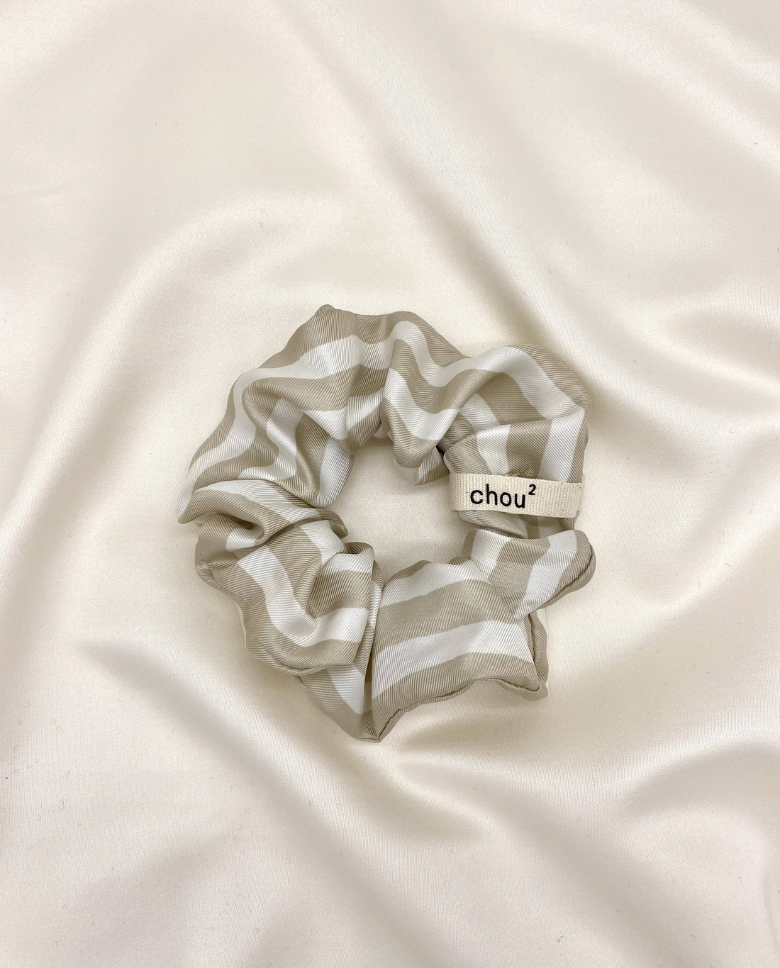 marché commun chou au carré chouchou soie rayé taupe upcyclé fabriqué en France éthique responsable