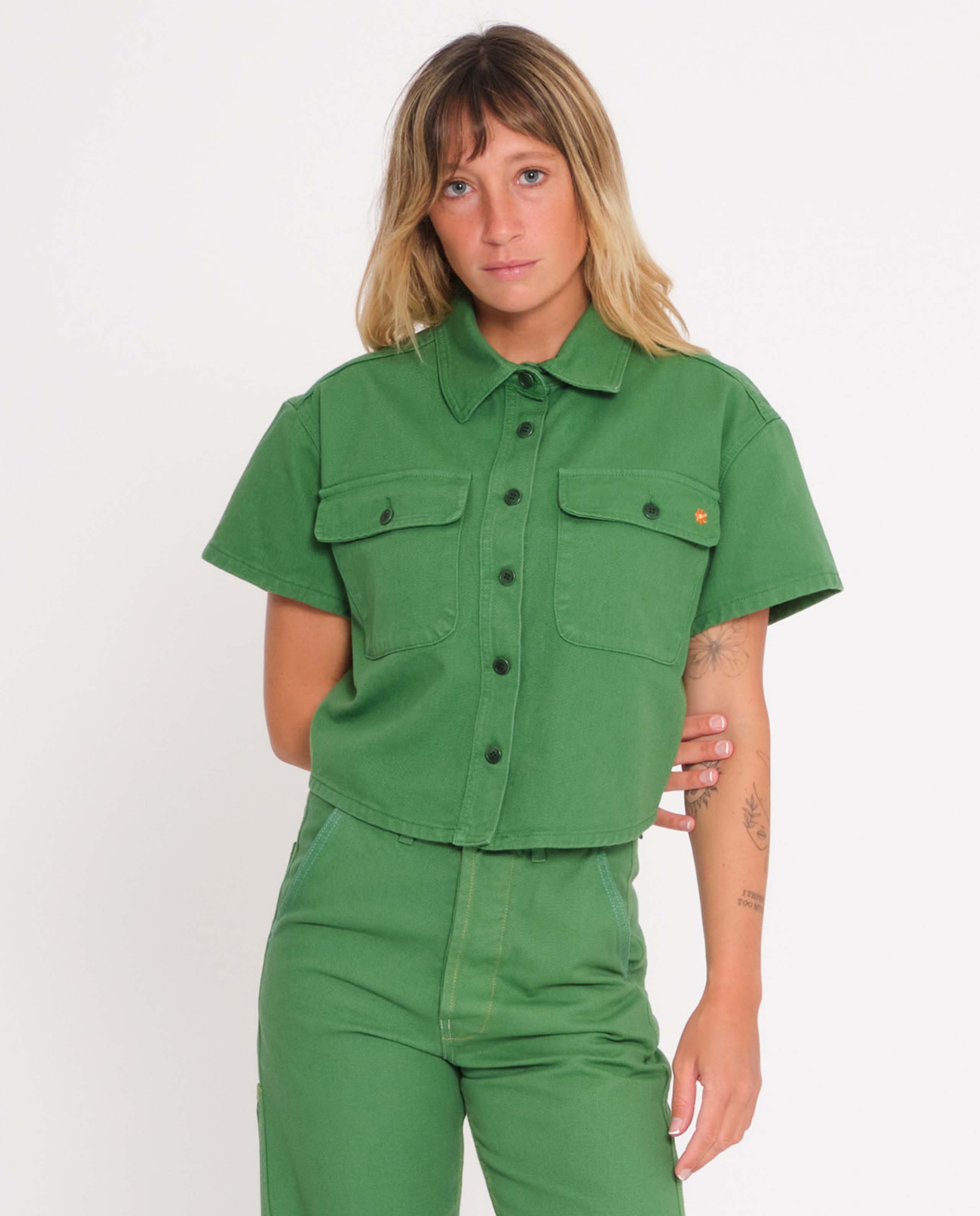 marché commun graine femme chemisette courte workwear travail coton biologique brodée vert gazon