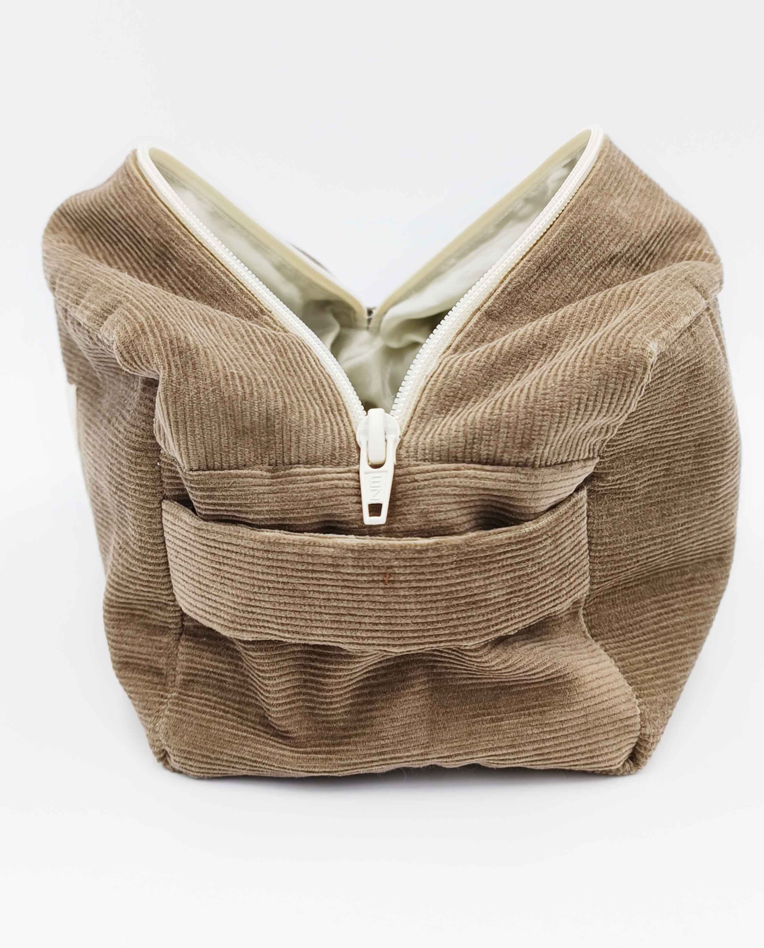 Trousse de toilette en velours upcyclé