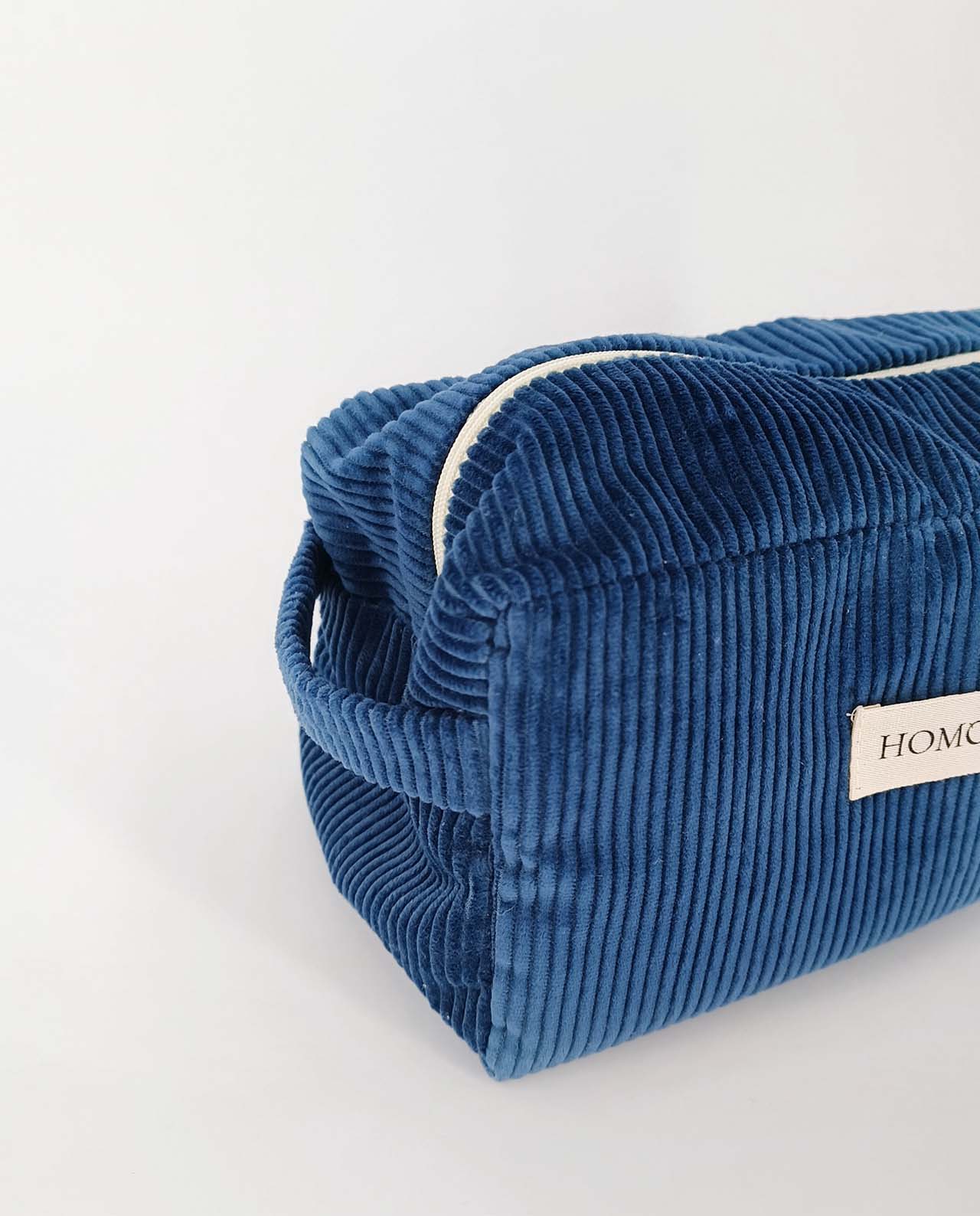 marché commun homonoia trousse de toilette éco-responsable éthique velours upcyclé bleu pétrole