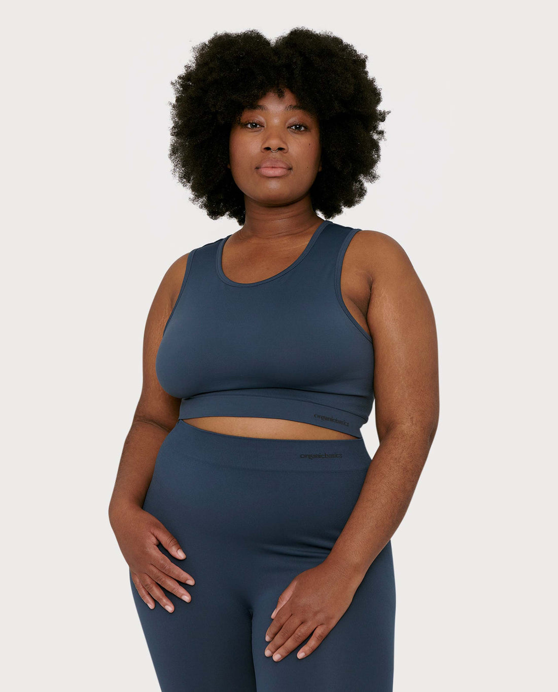 marché commun organic basics sport yoga active crop top recyclé bleu gris