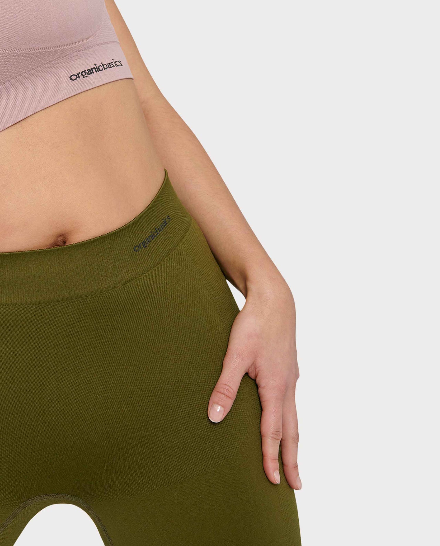 marché commun organic basics short sport yoga femme recyclé vert olive