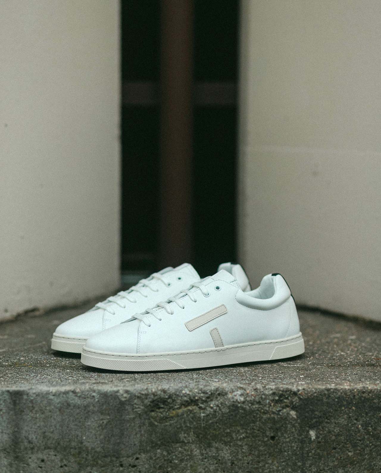 marché commun O.T.A. on the asphalt sneakers blanches homme cuir semelles pneus recyclés fabriquées en Europe