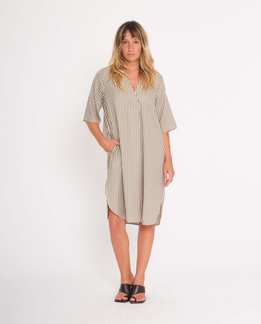 marché commun rotholz femme robe kaftan tencel rayures kaki sable