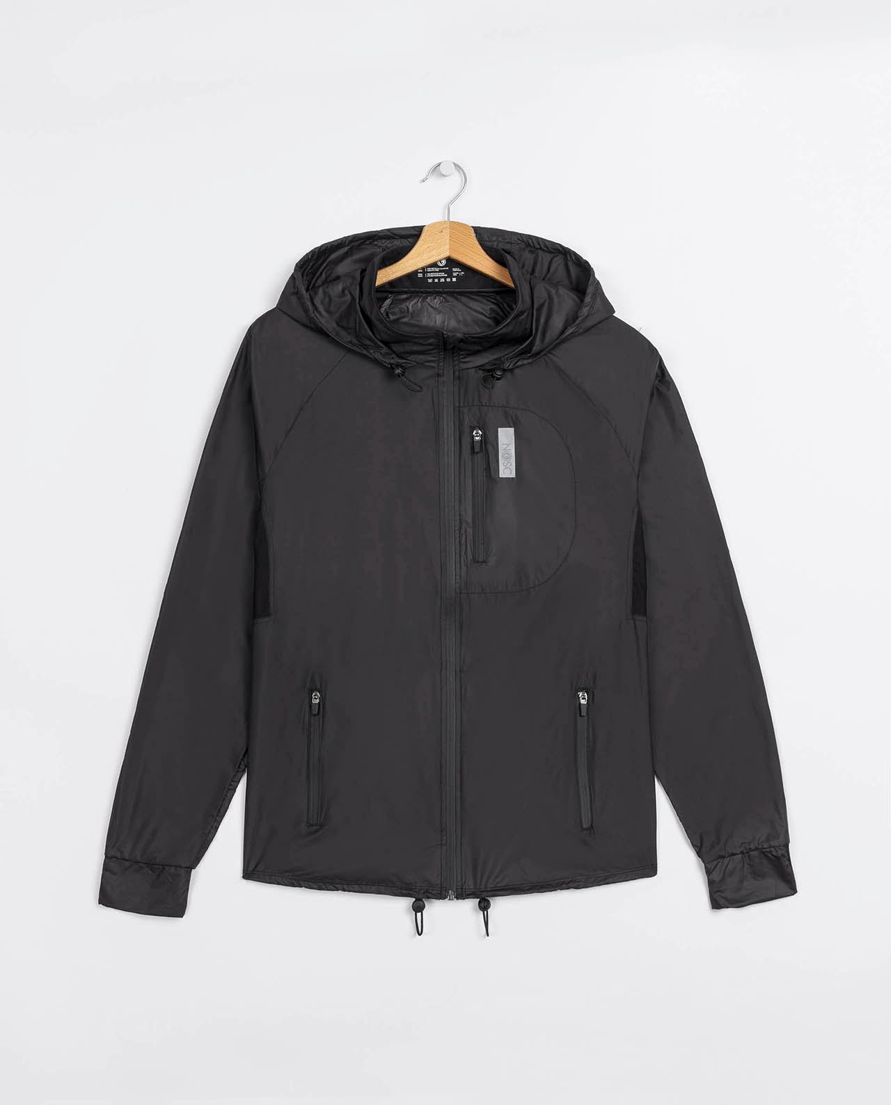 marché commun nosc veste de sport homme coupe vent déperlante recyclée fabriquée en Europe éco-responsable éthique noir