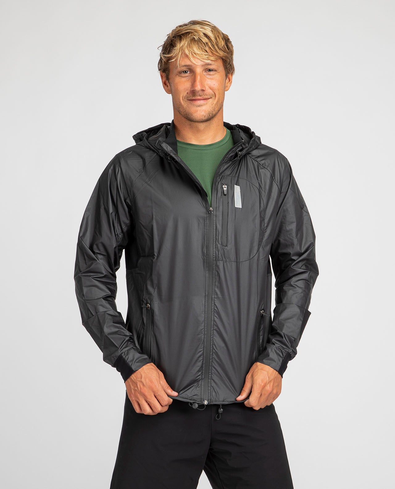 marché commun nosc veste de sport homme coupe vent déperlante recyclée fabriquée en Europe éco-responsable éthique noir