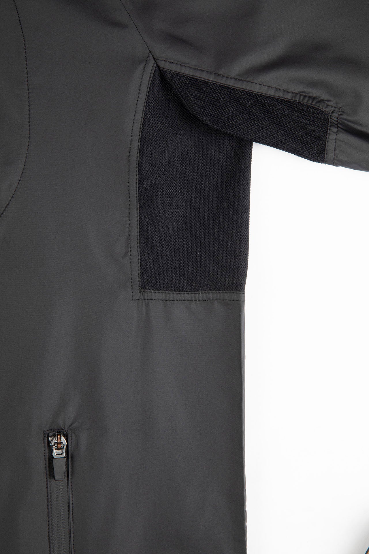 marché commun nosc veste de sport homme coupe vent déperlante recyclée fabriquée en Europe éco-responsable éthique noir