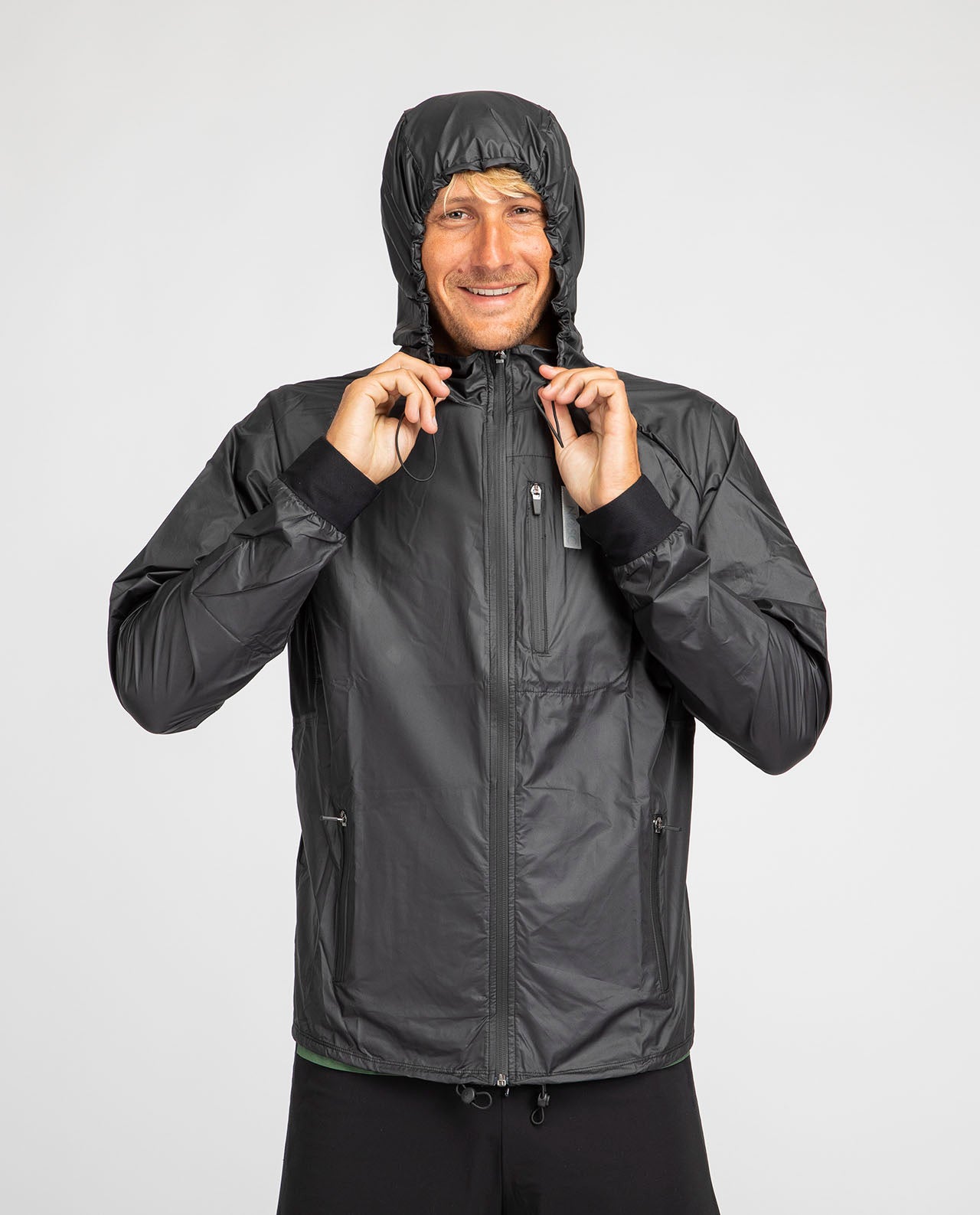 marché commun nosc veste de sport homme coupe vent déperlante recyclée fabriquée en Europe éco-responsable éthique noir