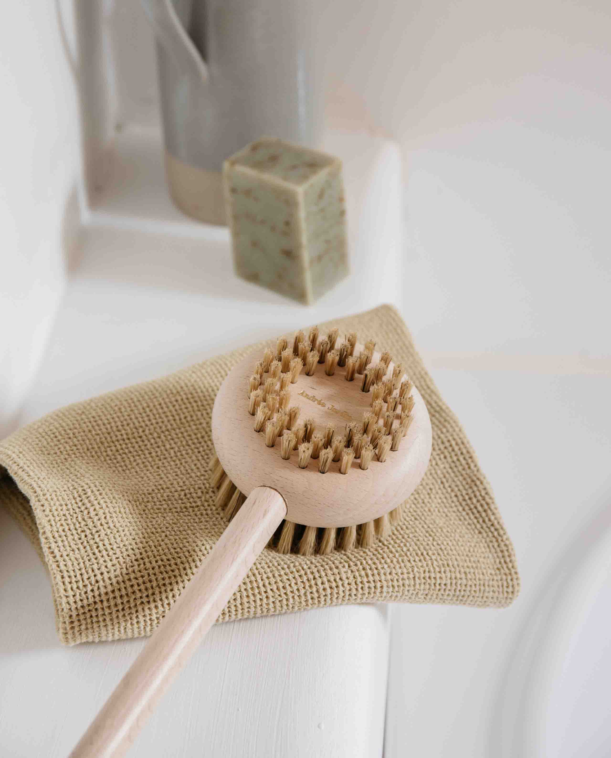 Brosse pour le dos en bois de hêtre