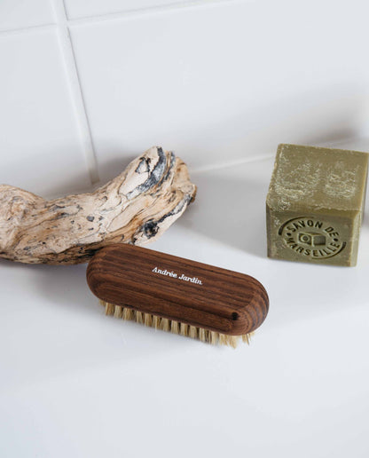 Brosse à ongles en bois de frêne