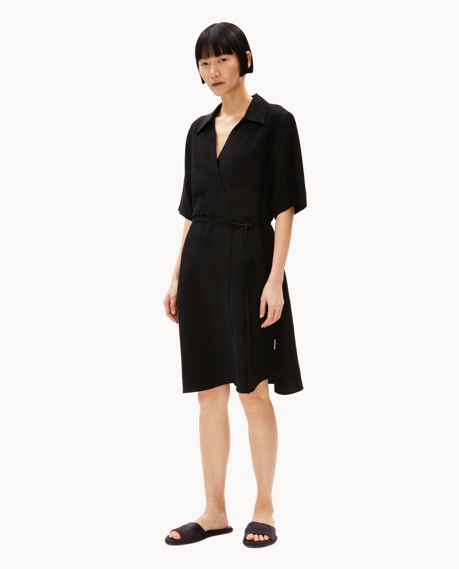 marche commun robe portefeuille en lin melange noir armedangels