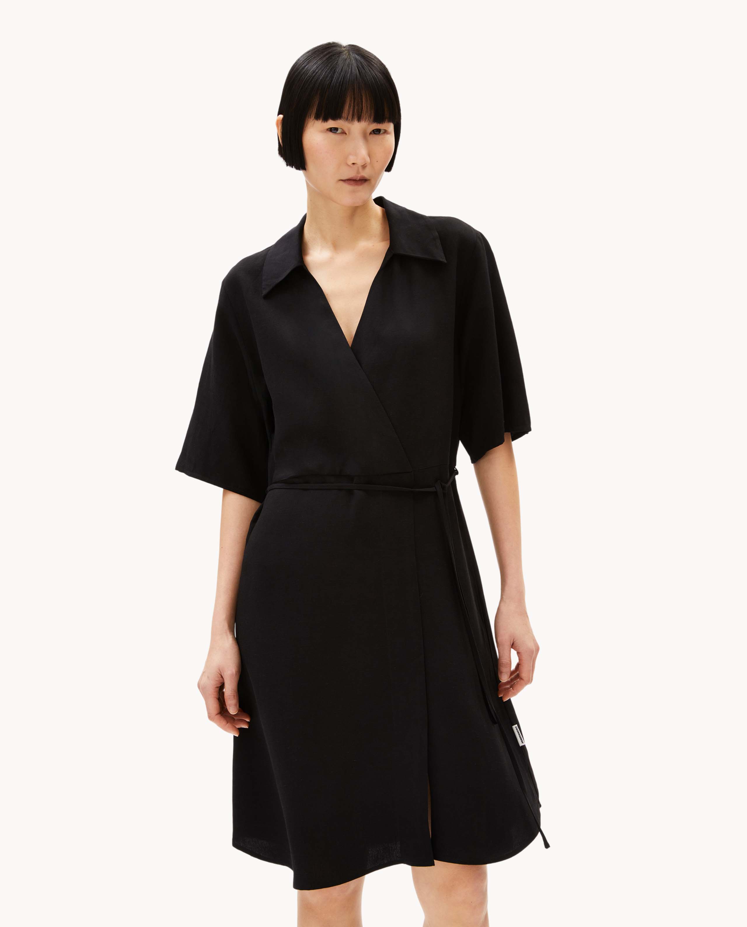 marche commun robe portefeuille en lin melange noir armedangels