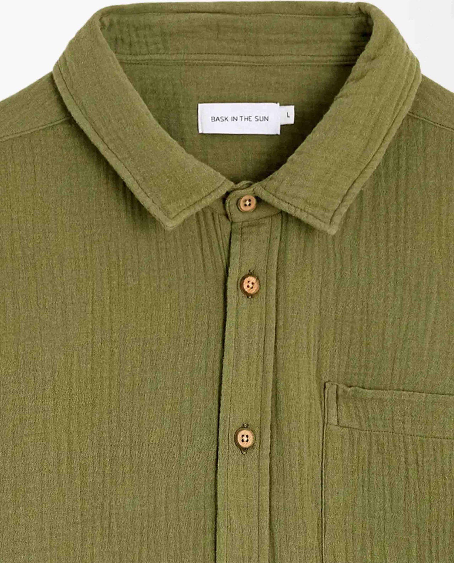 marché commun chemise gaufrée en coton bio vert olive bask in the sun