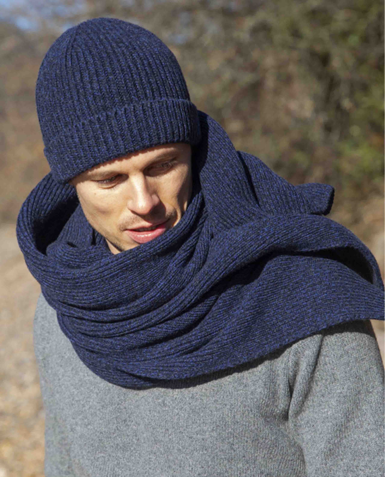 Bonnet homme tricoté main grosse laine bleue - Un grand marché
