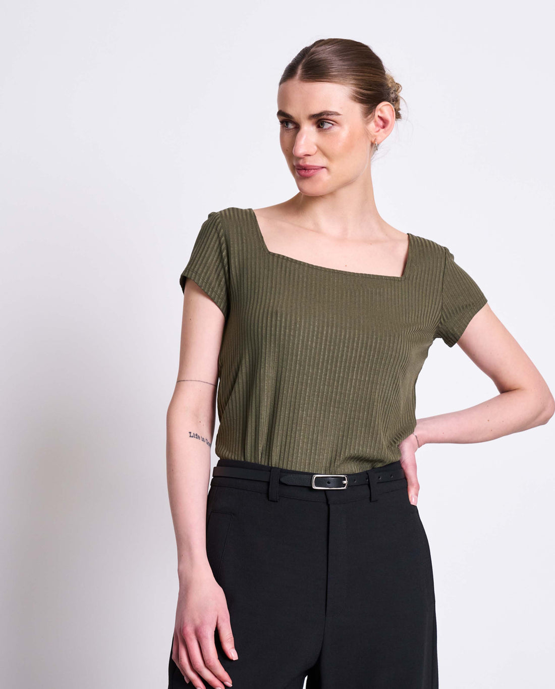 marché commun t-shirt à manches courtes en tencel vert olive jan n june
