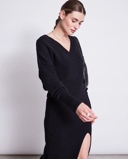 Marché Commun Pull col v oversize court en coton bio noir Jan N June