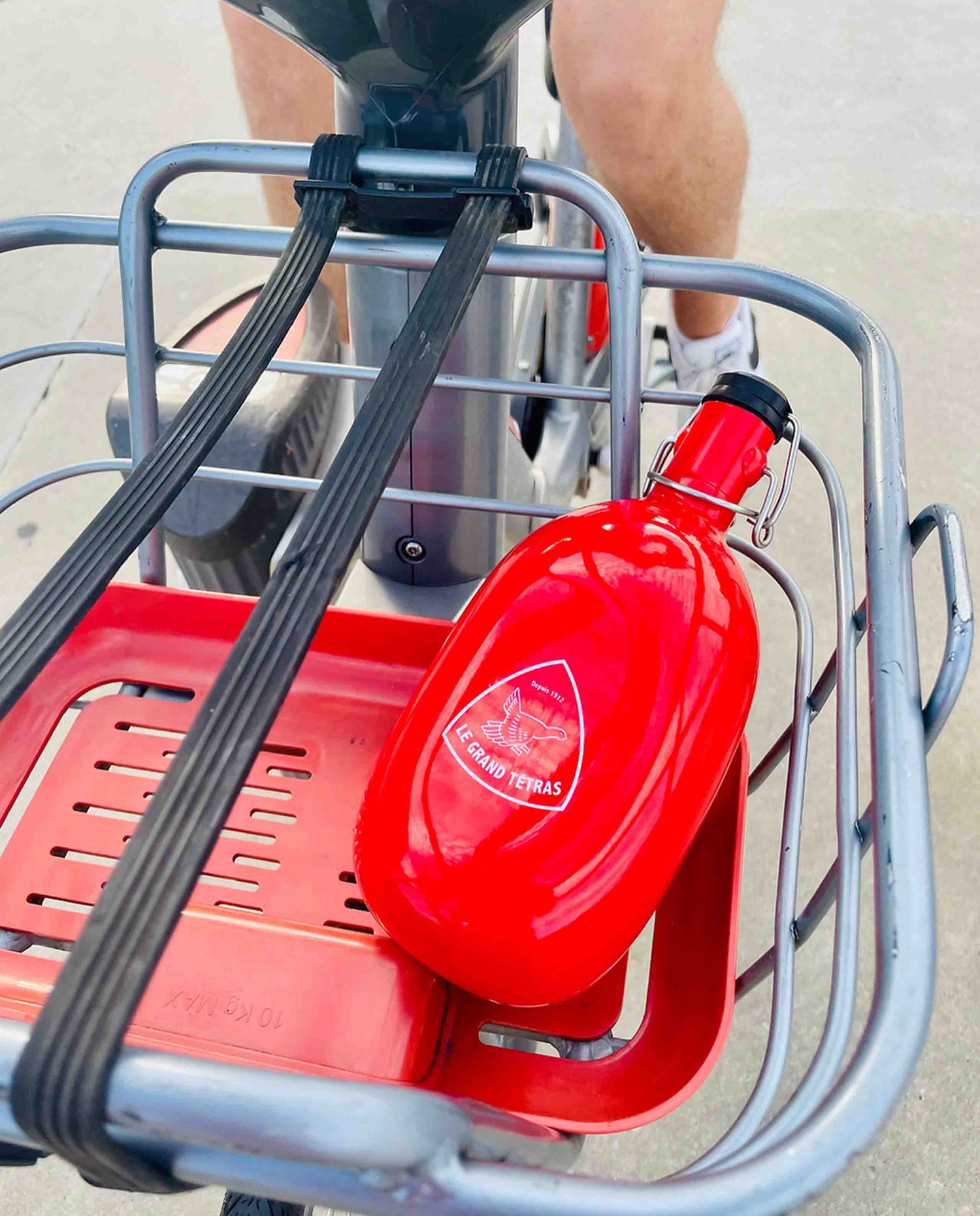 marché commun gourde en aluminium recyclé 1L concave rouge le grand tetras