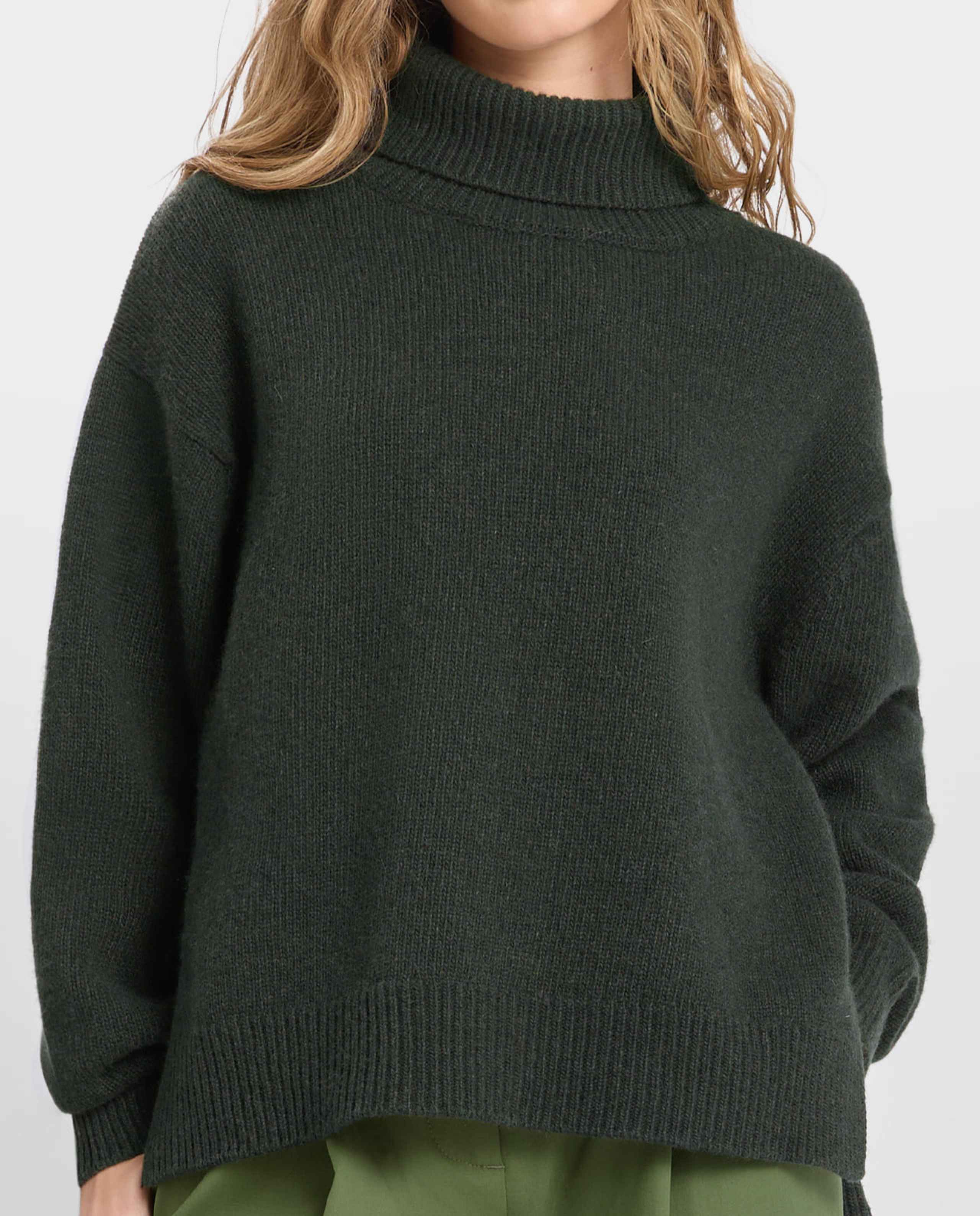 Pull col roulé en maille recyclée