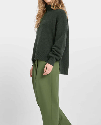 Pull col roulé en maille recyclée