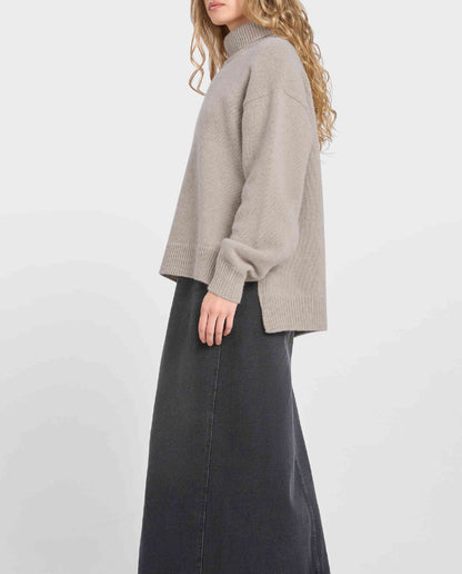 Pull col roulé en maille recyclée