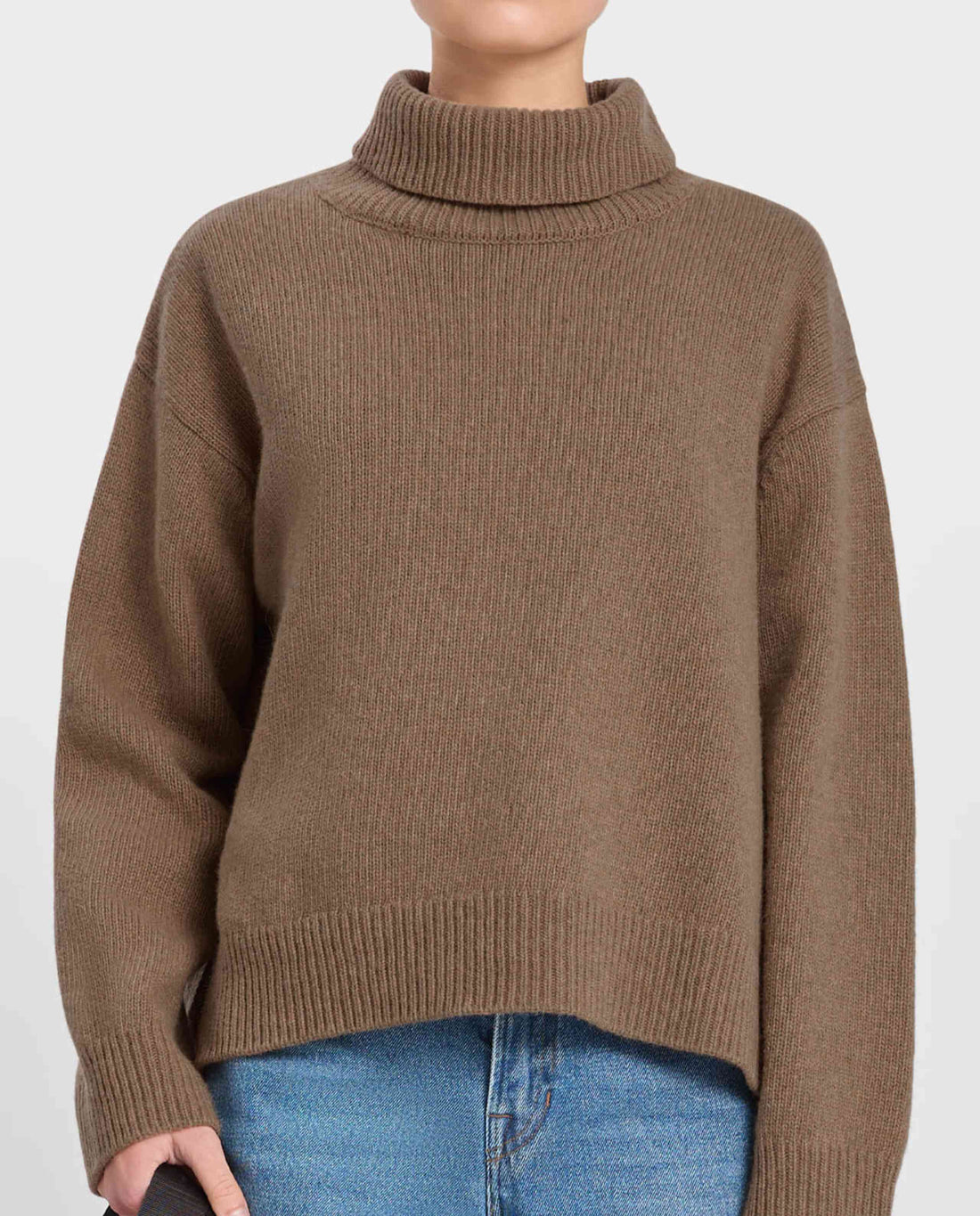 Pull col roulé en maille recyclée
