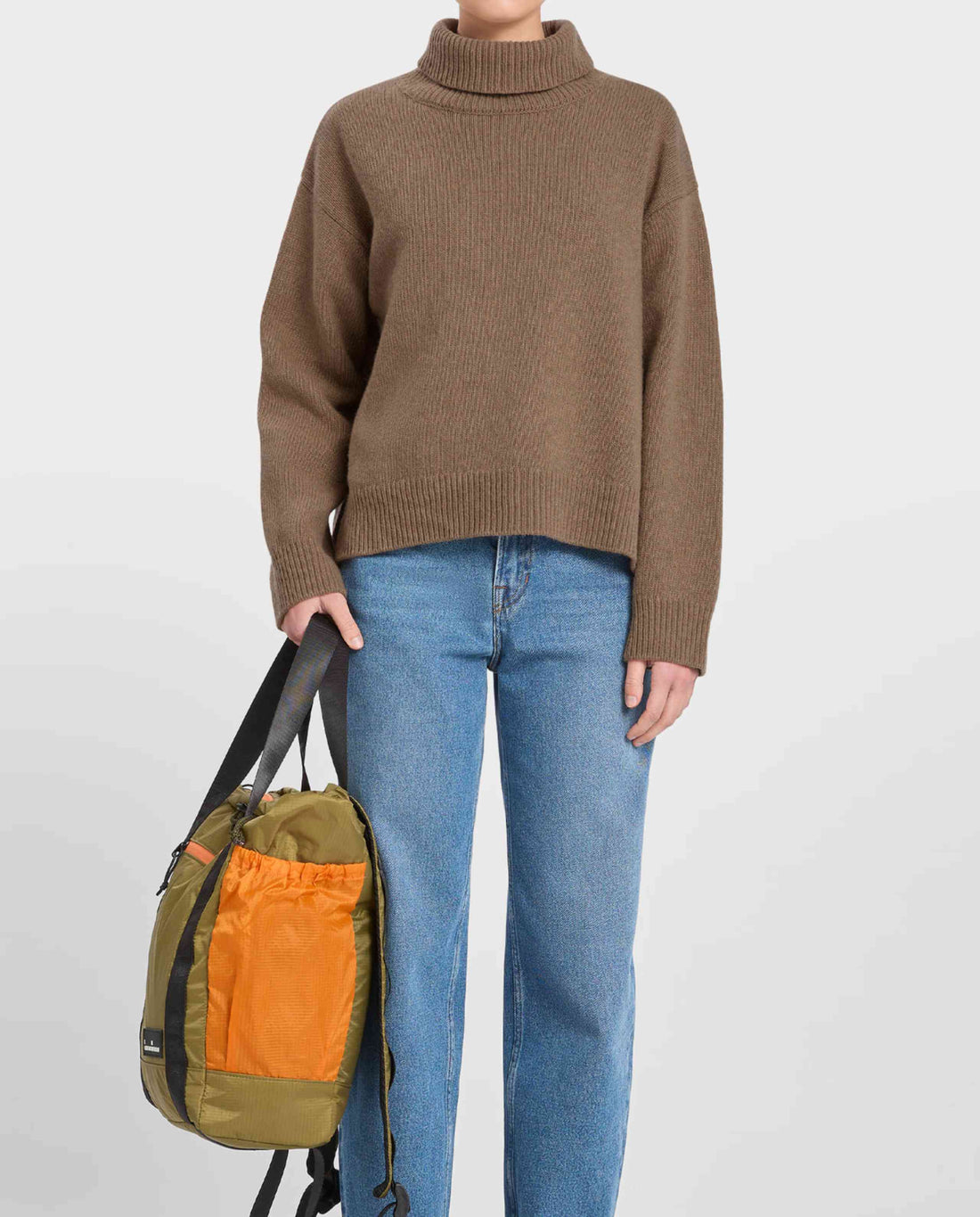 Pull col roulé en maille recyclée
