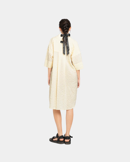 Marché Commun robe en coton bio écru gaufrée Loreak Mendian
