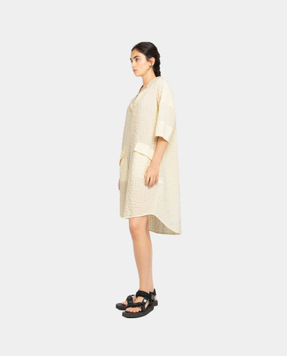 Marché Commun robe en coton bio écru gaufrée Loreak Mendian