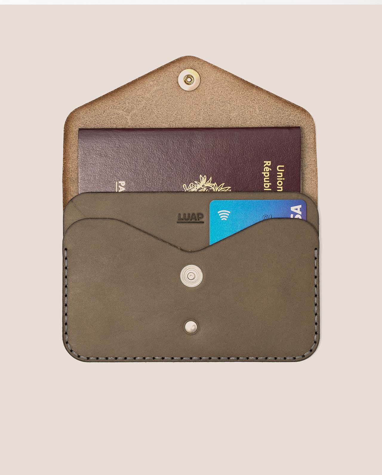 Porte-passeport en cuir tannage végétal