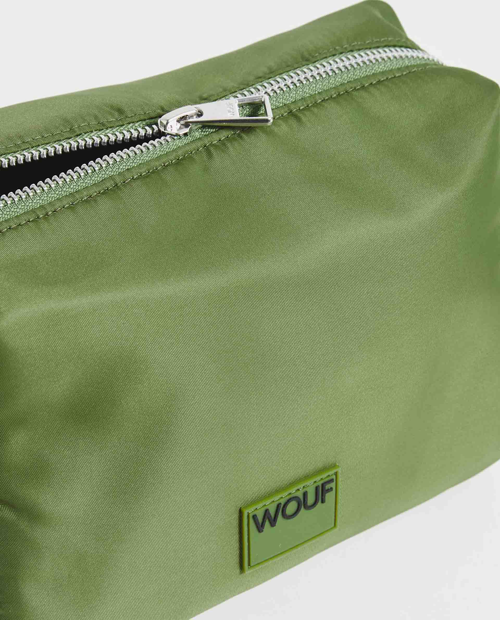 Marché Commun trousse de toilette matelassée en nylon recyclé vert kaki Wouf